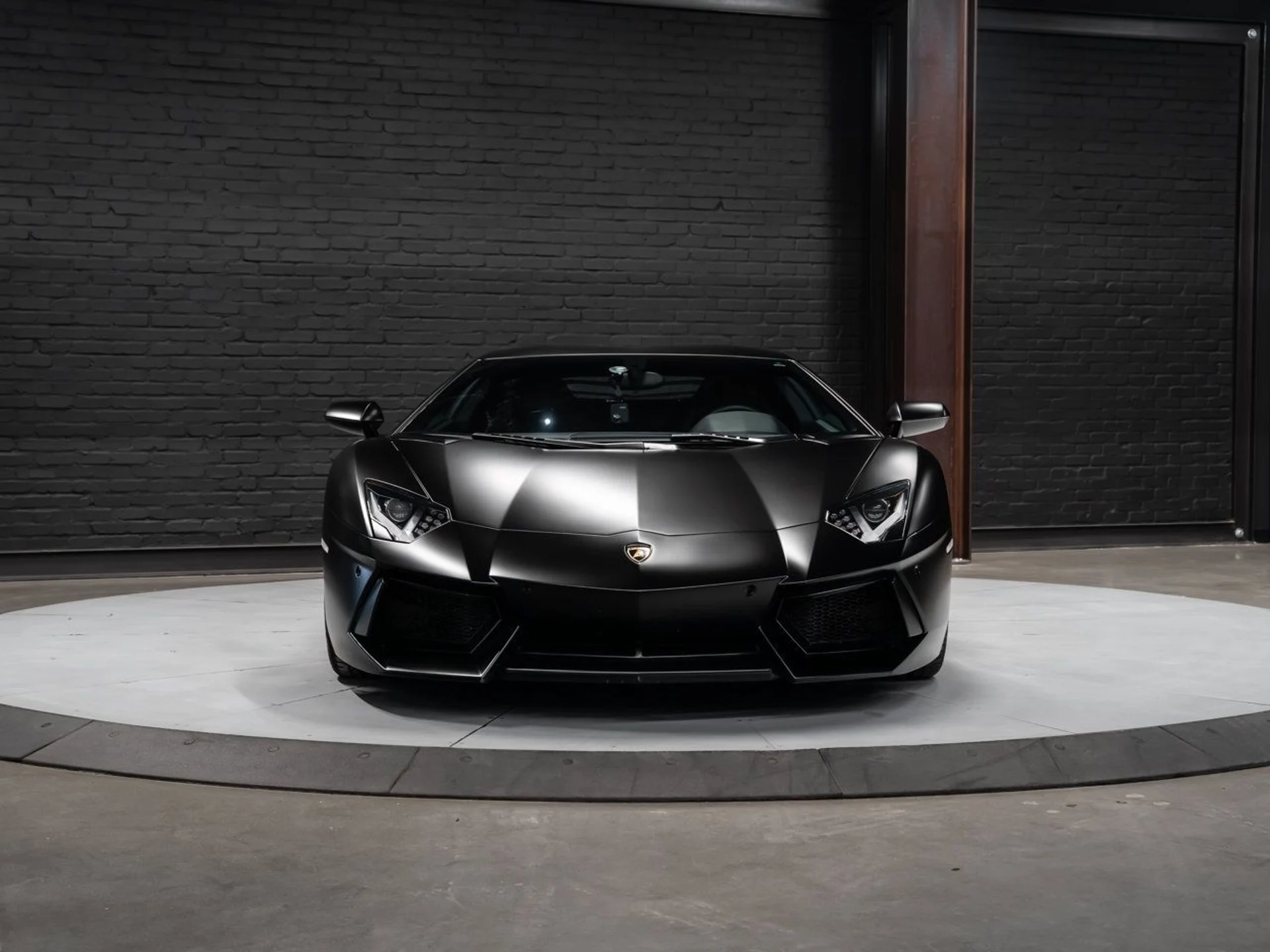 mph010_1114415591_lamborghini_aventador_2017_fdc2971816