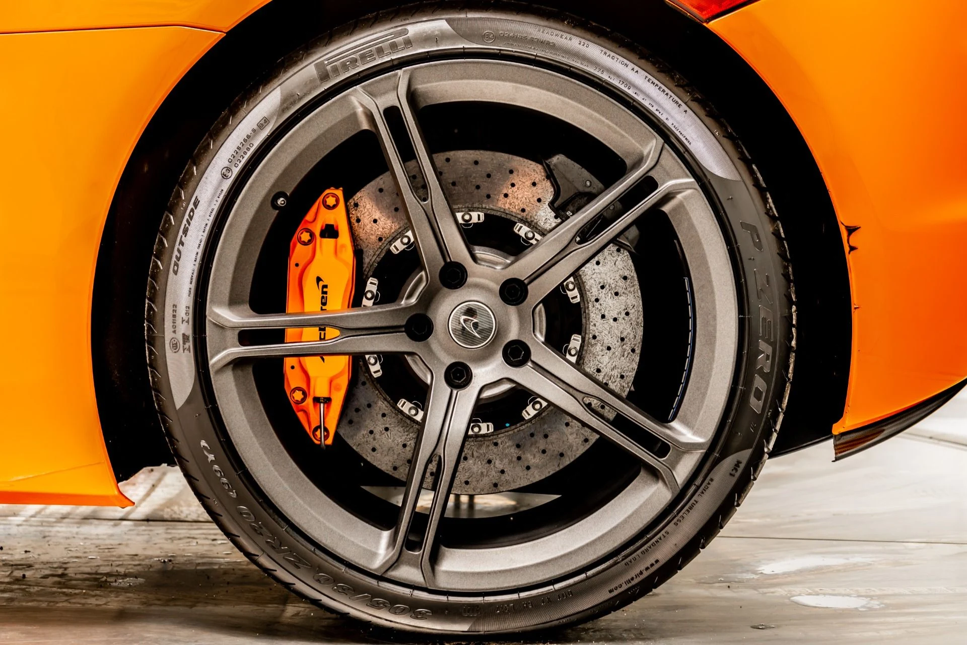 mph010_1114934034_Used_2015_Mc_Laren_650_S_Spider_Interior_and_Exterior_Carbon_Packs_Suspension_Lifter_1778269559_b424335b32