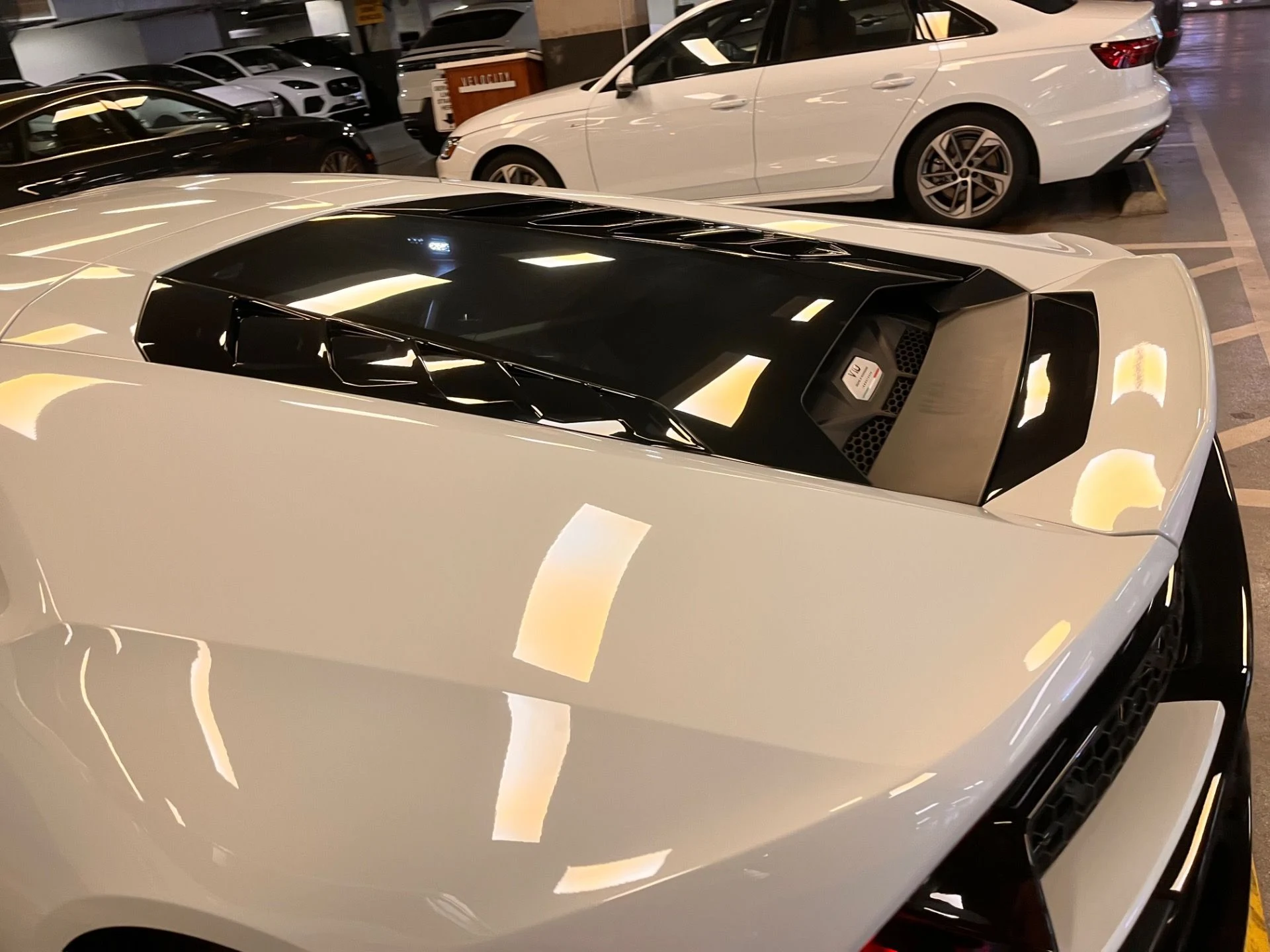 mph010_1122049099_Used_2021_Lamborghini_Huracan_EVO_1742583330_bad2d0d4fc
