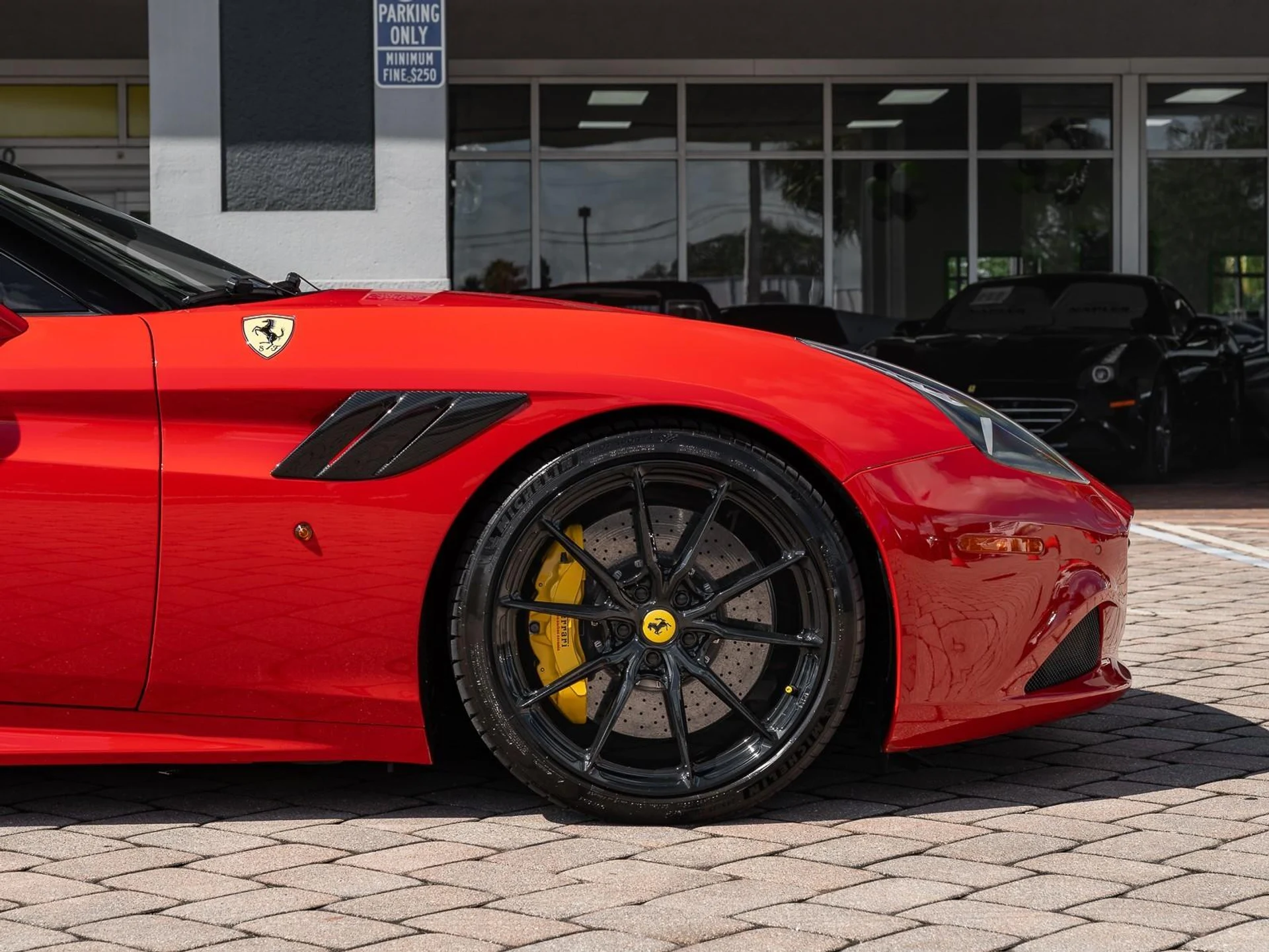 mph010_1125036395_Used_2015_Ferrari_California_T_1761253523_28967ee102