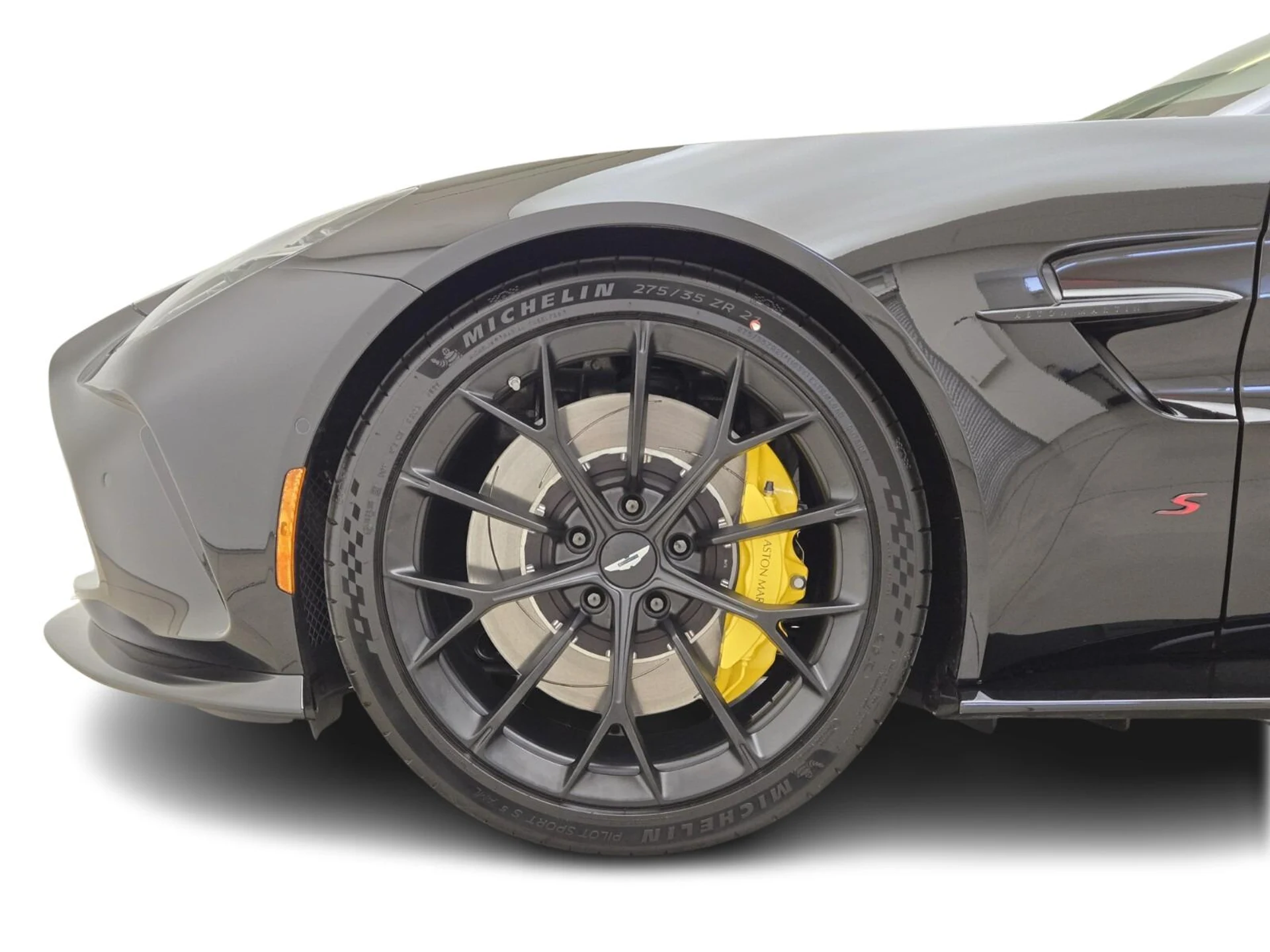 mph010_1125534625_New_2026_Aston_Martin_Vantage_S_1775539074_043e70d4c2