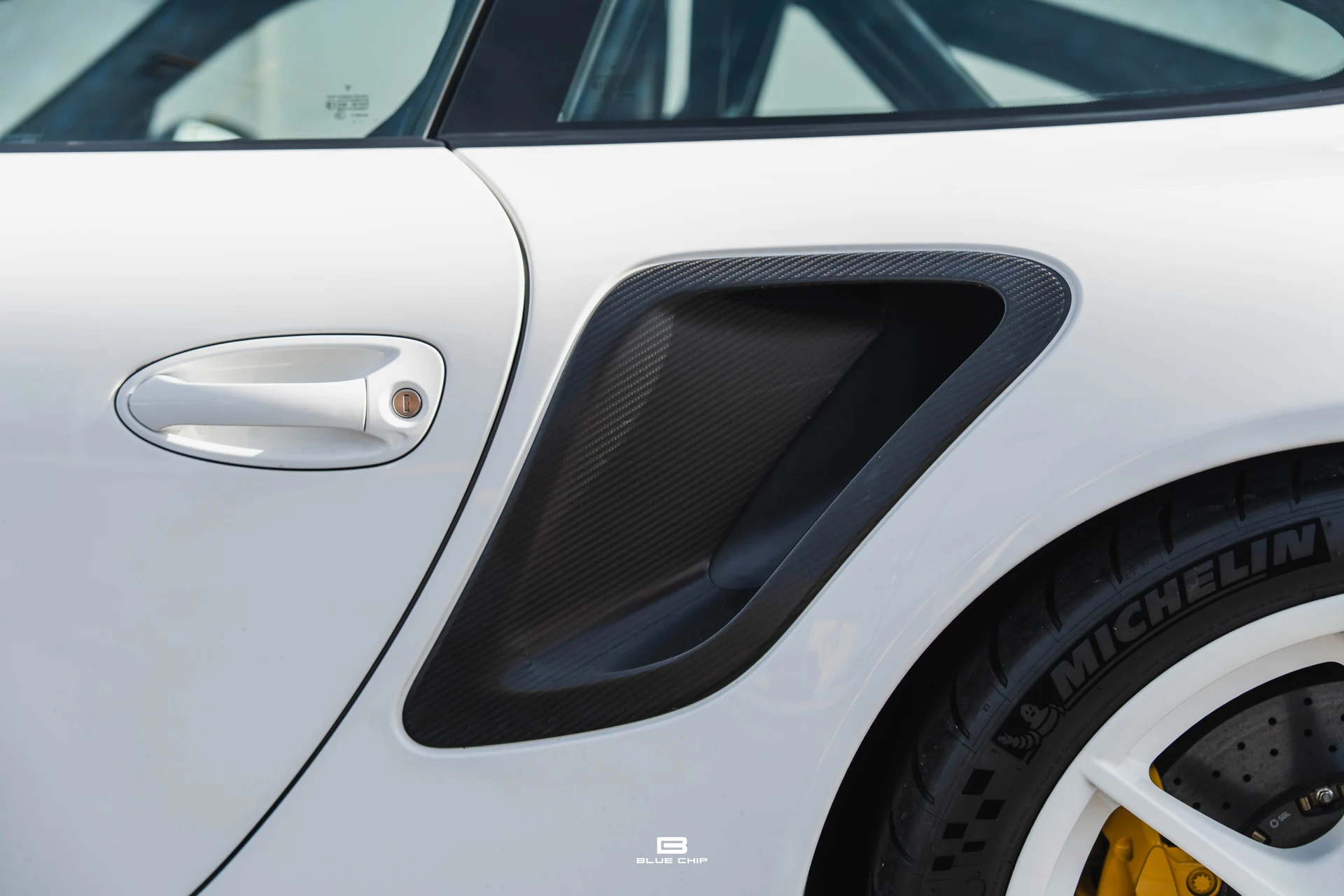 mph010_113366366_6a3467019a347d94135c67a6_2011_Porsche_GT_2_RS_10_c7e92545b1