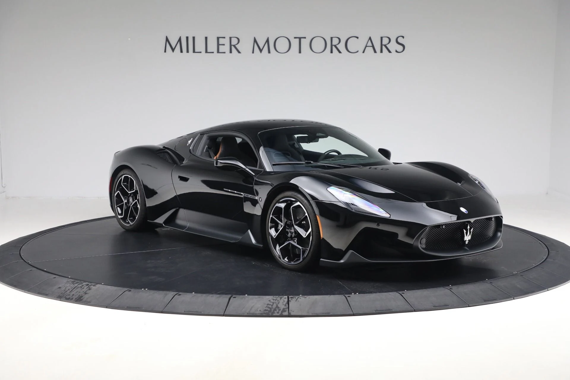 mph010_1143455338_Used_2023_Maserati_MC_20_0c32f3b10b