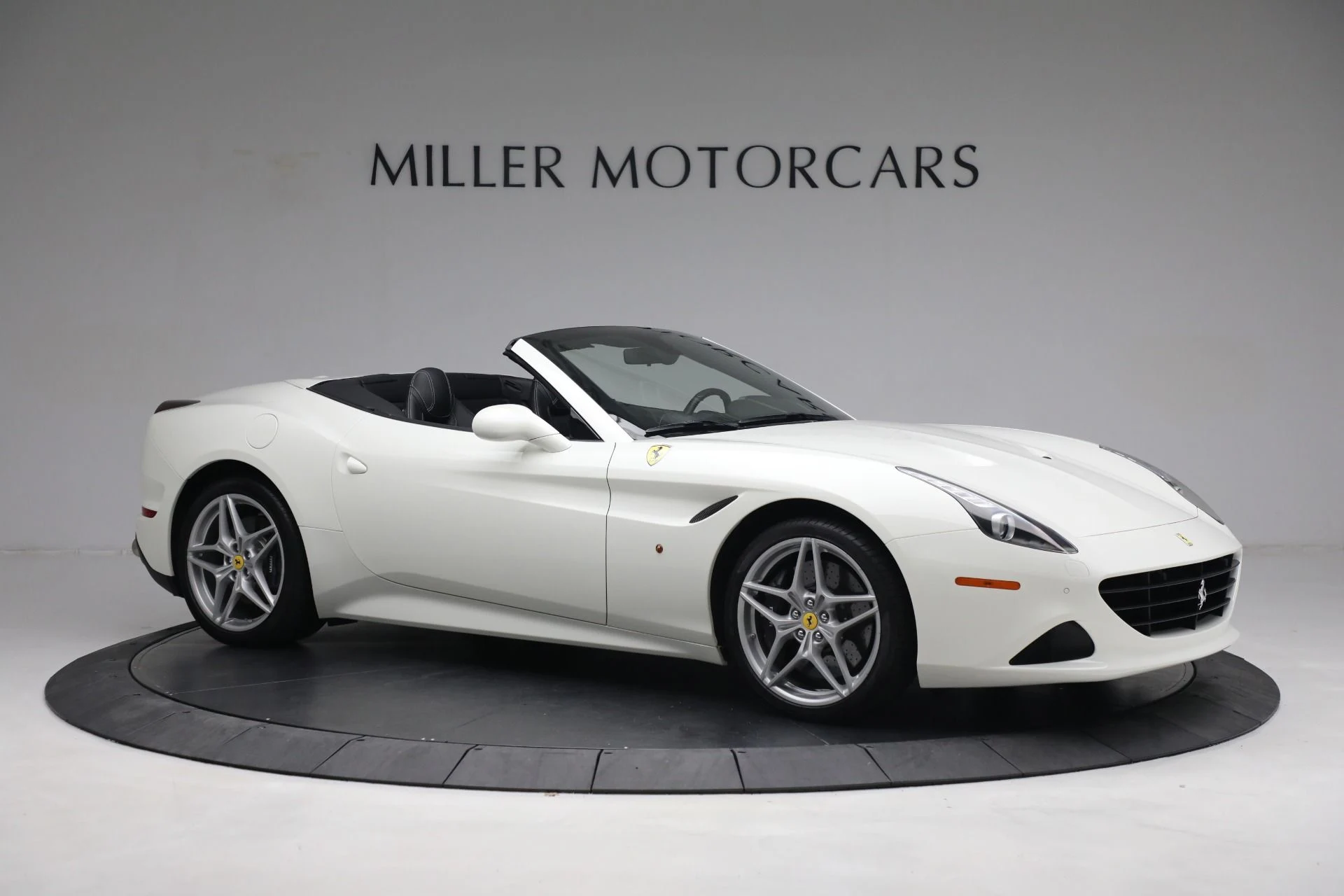 mph010_1145555693_Used_2017_Ferrari_California_T_d1c2fdb819