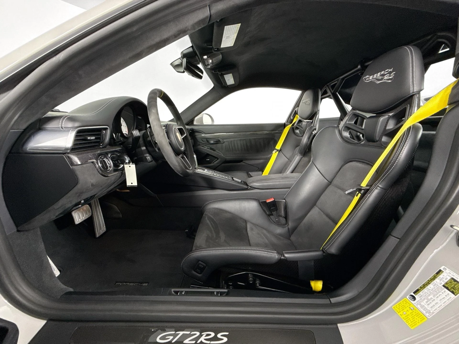 mph010_1147325867_Used_2018_Porsche_911_GT_2_RS_Weissach_Package_1784604478_306d86b8bc