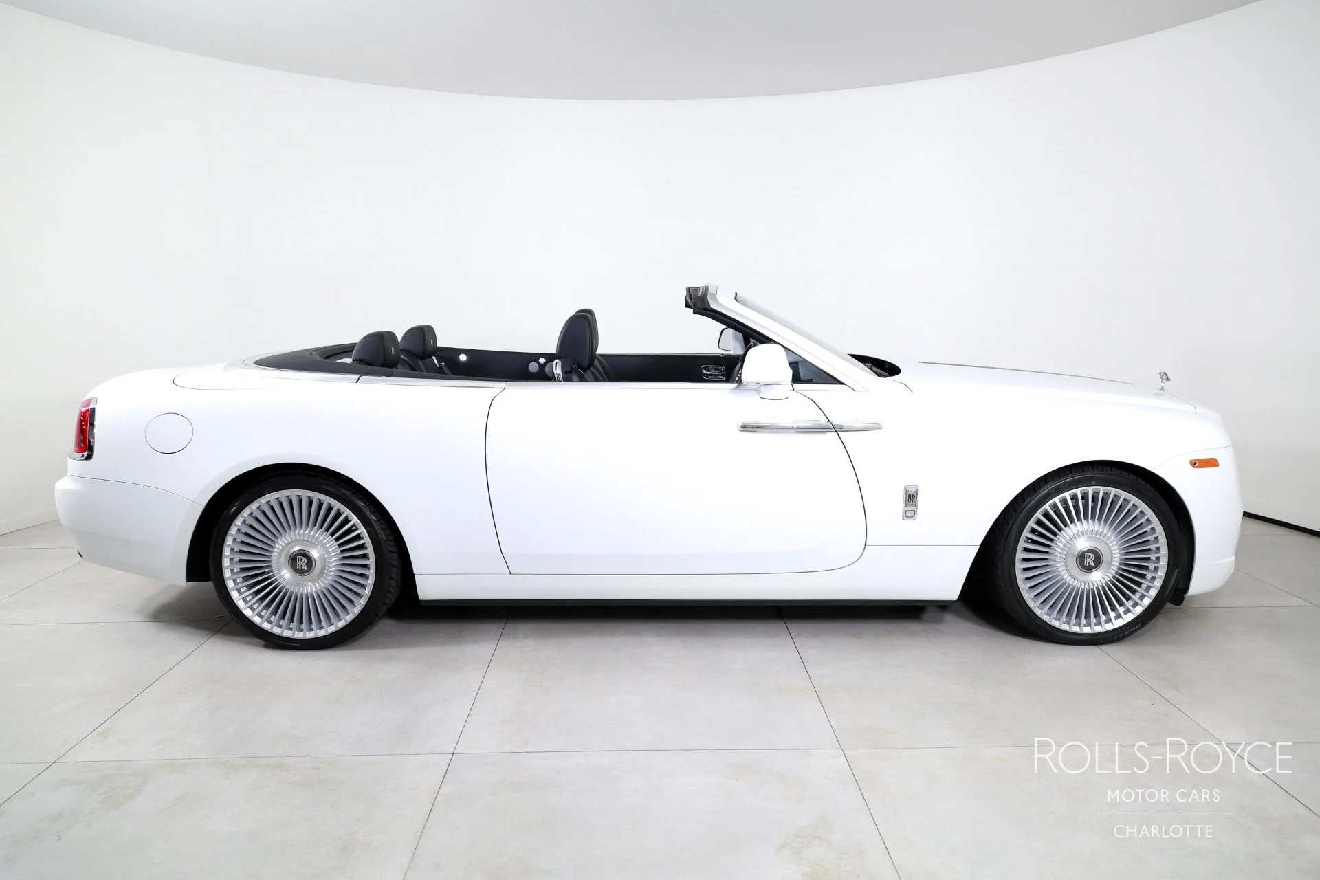 mph010_1148637330_Used_2018_Rolls_Royce_Dawn_1750953521_436a45d04c