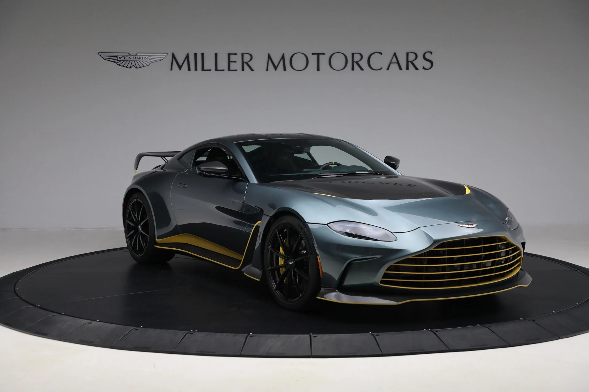 mph010_1158751894_Used_2023_Aston_Martin_Vantage_V12_c6bfe16891
