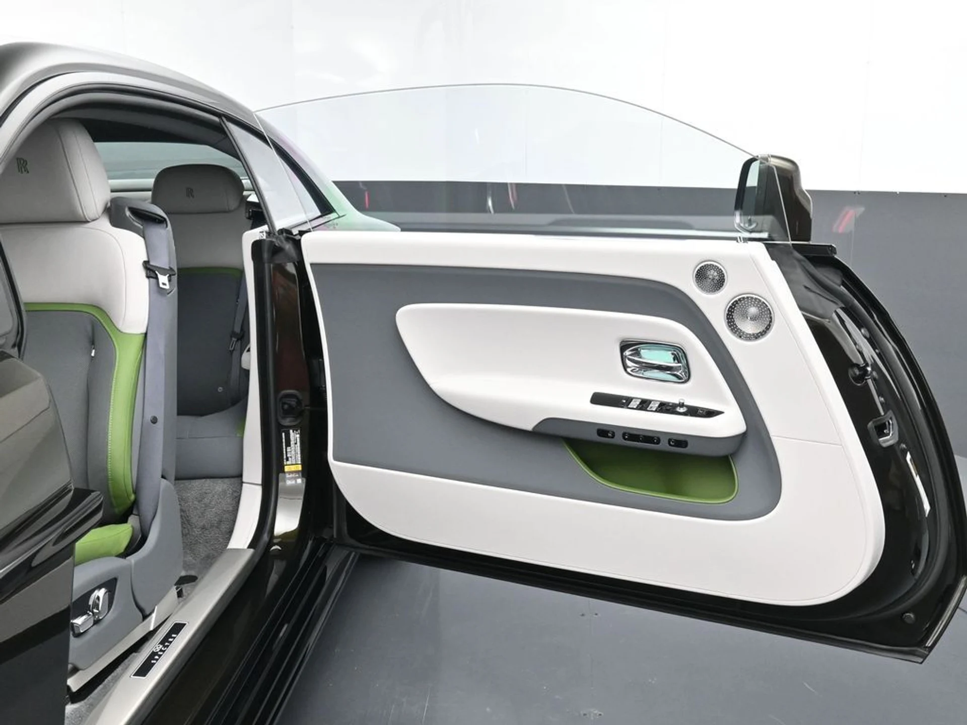 mph010_1161519292_33f534f558483f823c62cecbe6a95464x_193171a4f4