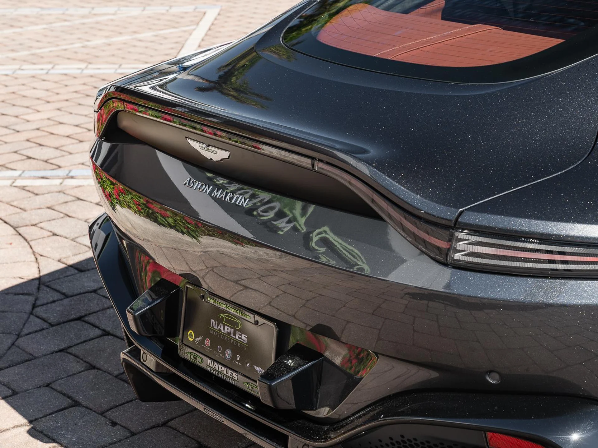 mph010_1166154108_Used_2021_Aston_Martin_Vantage_Coupe_Automatic_1771064397_95c83e4d81