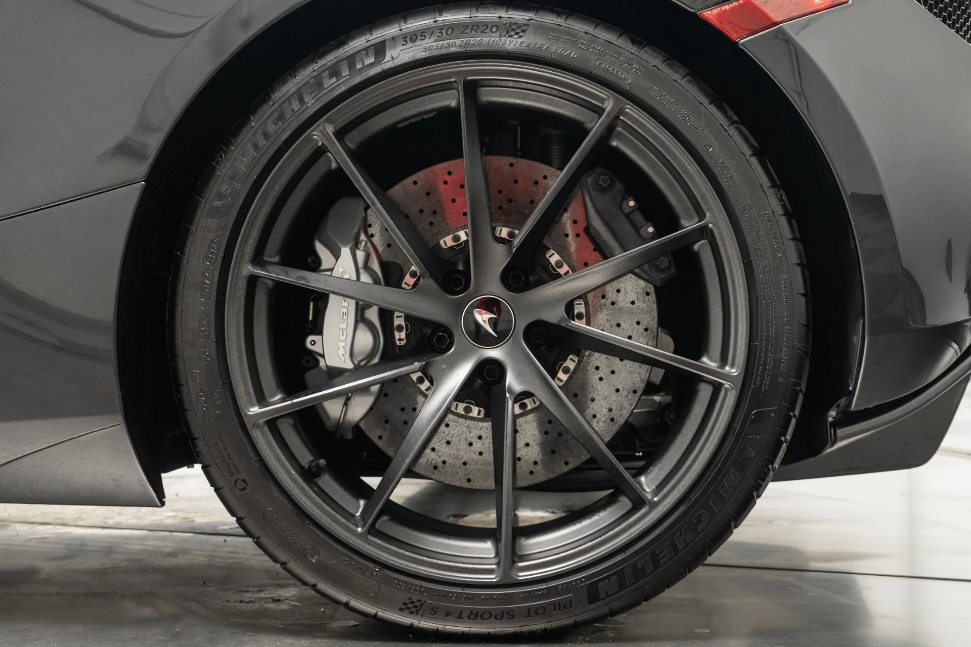 mph010_117047125_Used_2019_Mc_Laren_720_S_Luxury_MSO_paint_color_Gorilla_Glass_Roof_Carbon_Packs_1_and_2_1765568029_52d198f1bf