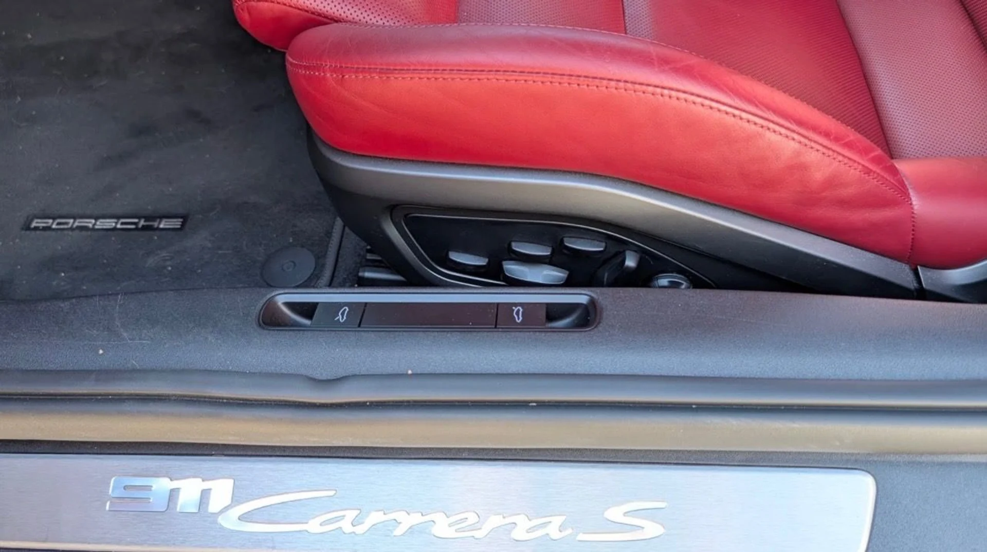 mph010_1171837323_Used_2020_Porsche_911_Carrera_S_1764109699_9d43a824ec