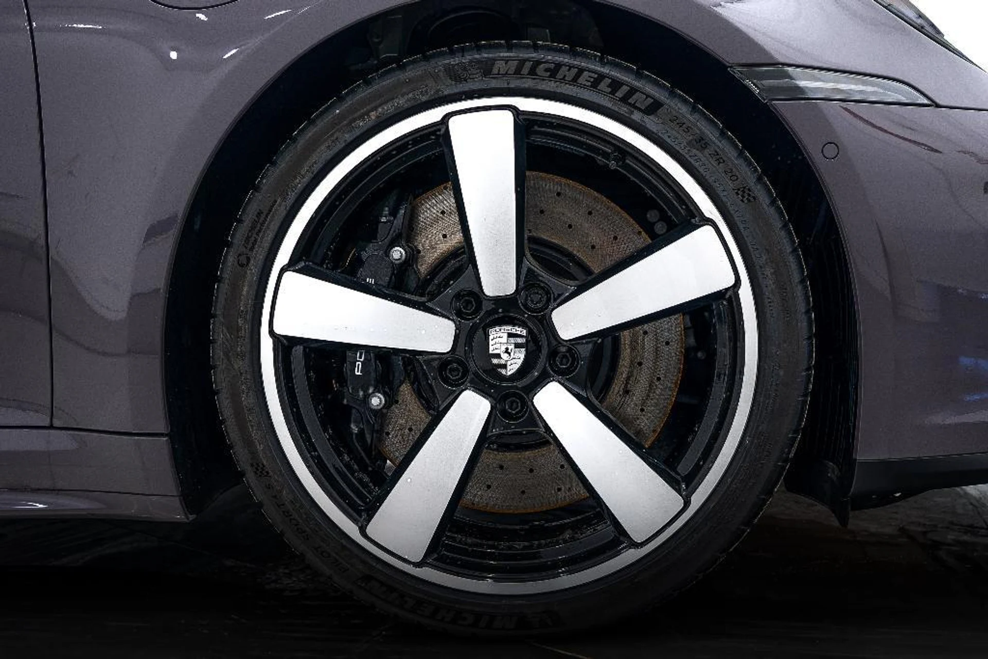 mph010_117532055_7q5p_L_Ai93a_W_ROH_Le9_Ls_Z4_Rskrk_cc12047d0b