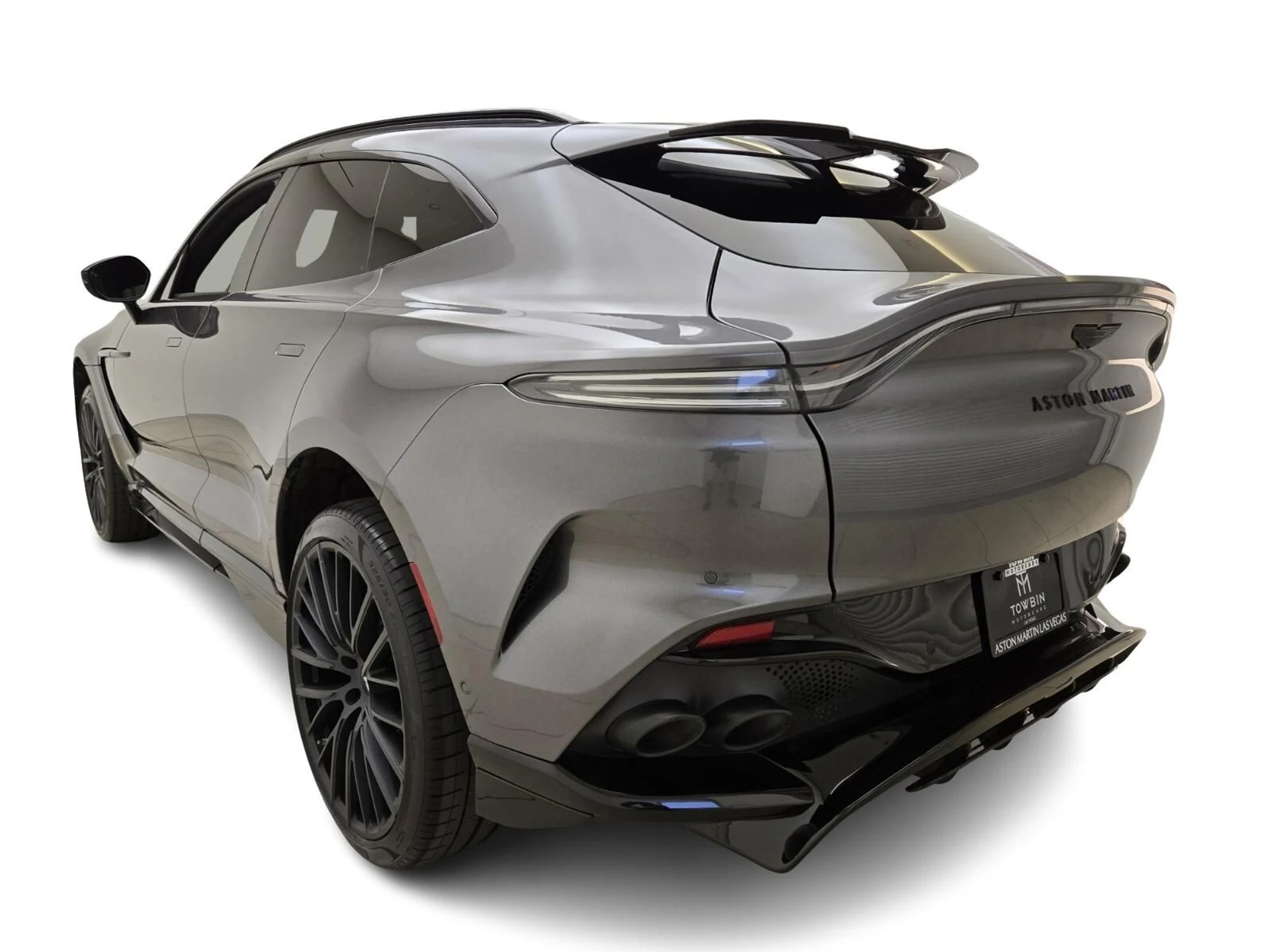 mph010_1177587700_Used_2023_Aston_Martin_DBX_707_1758610620_ccdee27d27