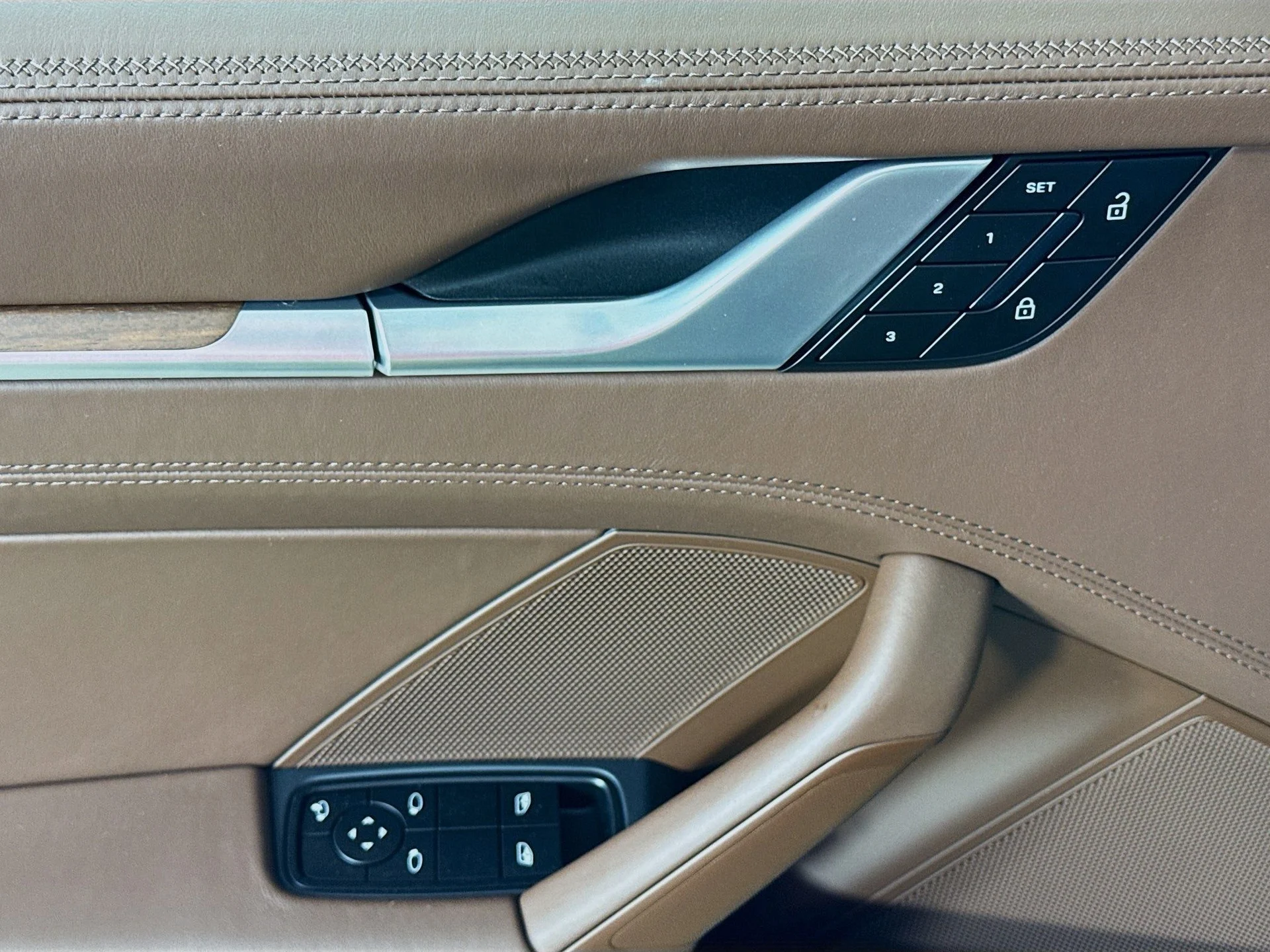 mph010_1178764037_ff453259a128ee2517224cd132237d6ax_16b9360b10