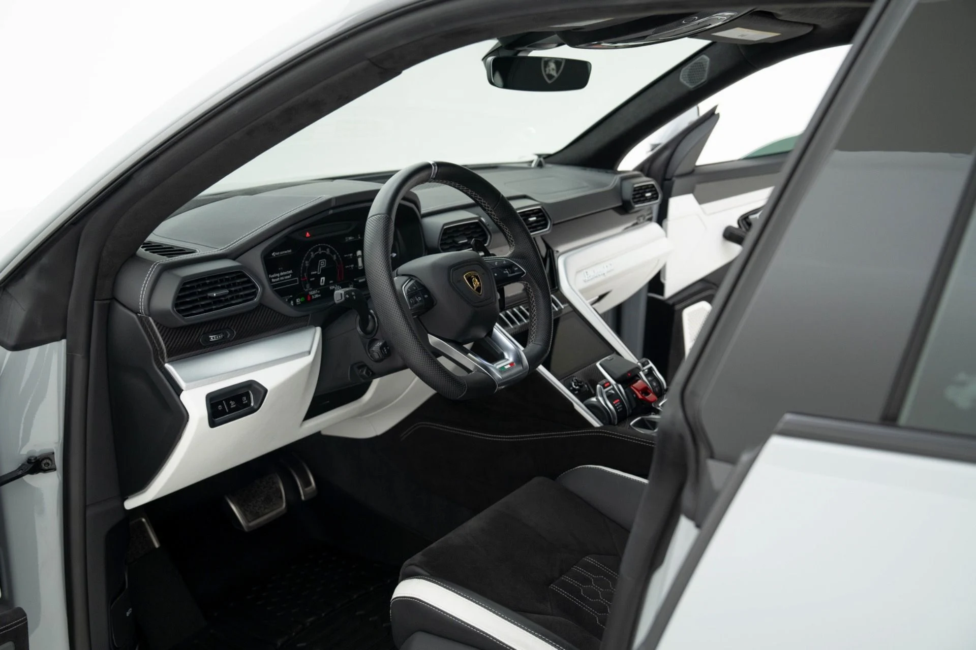 mph010_1184857948_Used_2024_Lamborghini_Urus_S_1777580734_772468bb16
