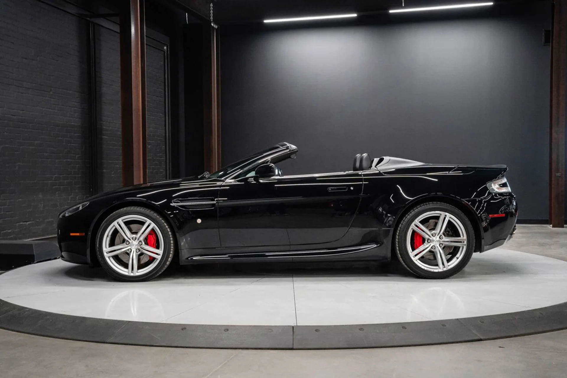 mph010_1189963712_aston_martin_vantage_2008_af2ff2237a