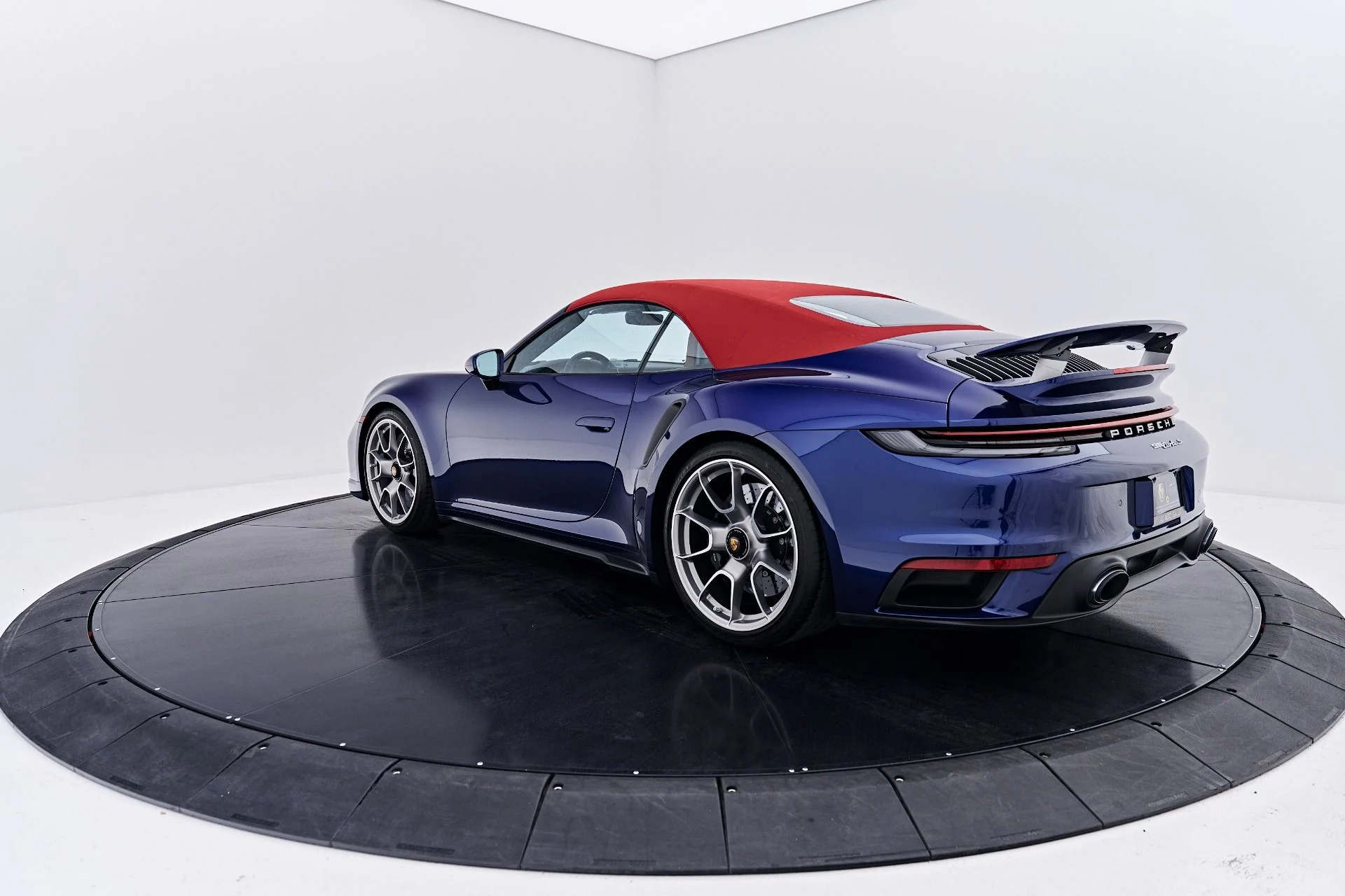 mph010_1191386063_Used_2024_Porsche_911_Turbo_S_1790299314_0760a41503