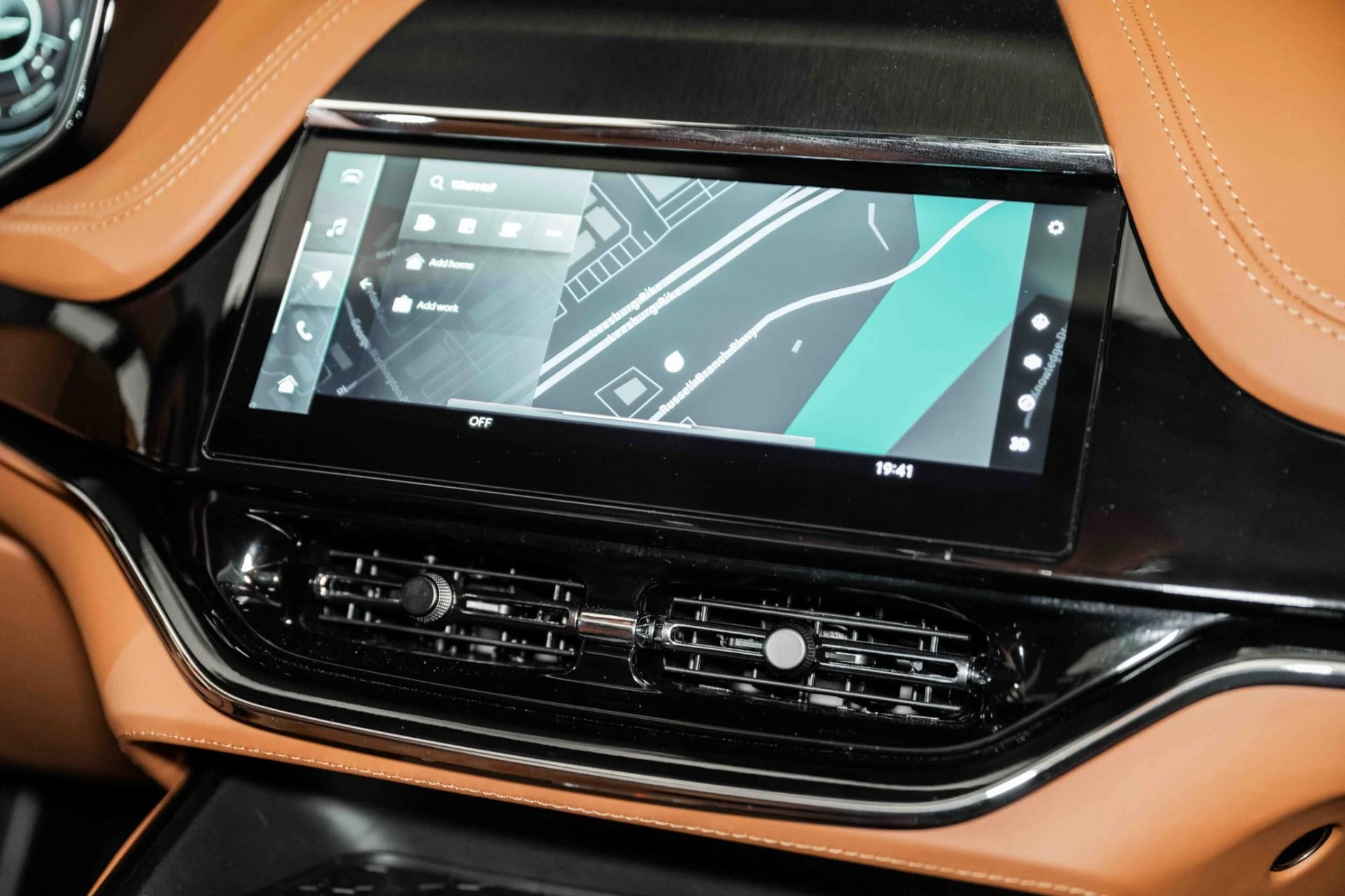 mph010_1198138865_Used_2025_Aston_Martin_DBX_707_1730812755_61e1be303c