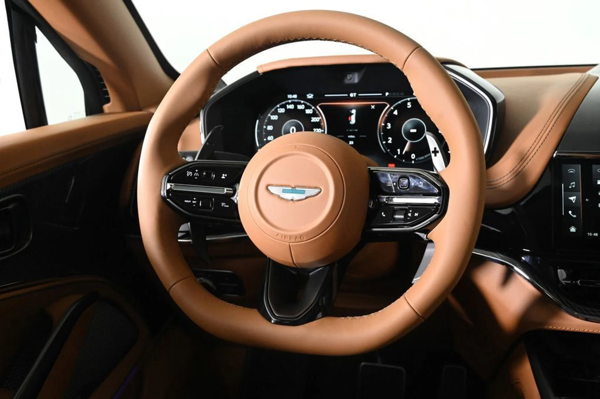 mph010_1198903331_new_2026_aston_martin_dbx_sawd_11350_23004766_10_1024_2ac6bed1da