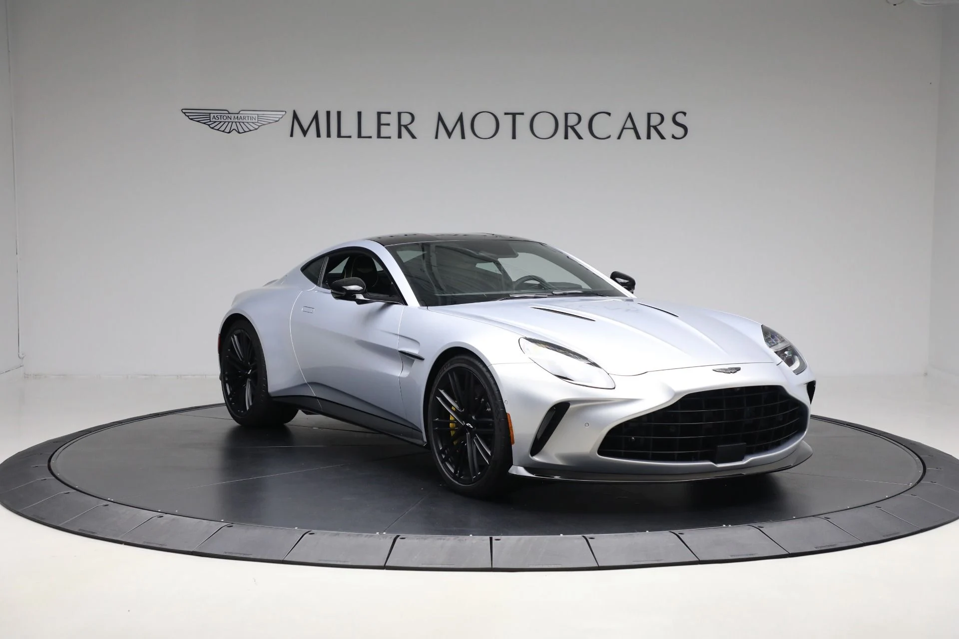 mph010_1207246690_New_2026_Aston_Martin_Vantage_c7bf5c34e3