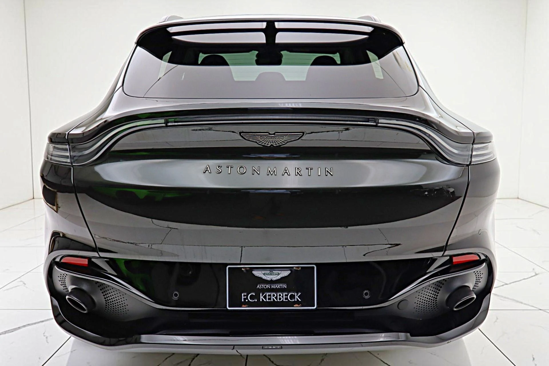 mph010_1208399658_Used_2021_Aston_Martin_DBX_e780972548