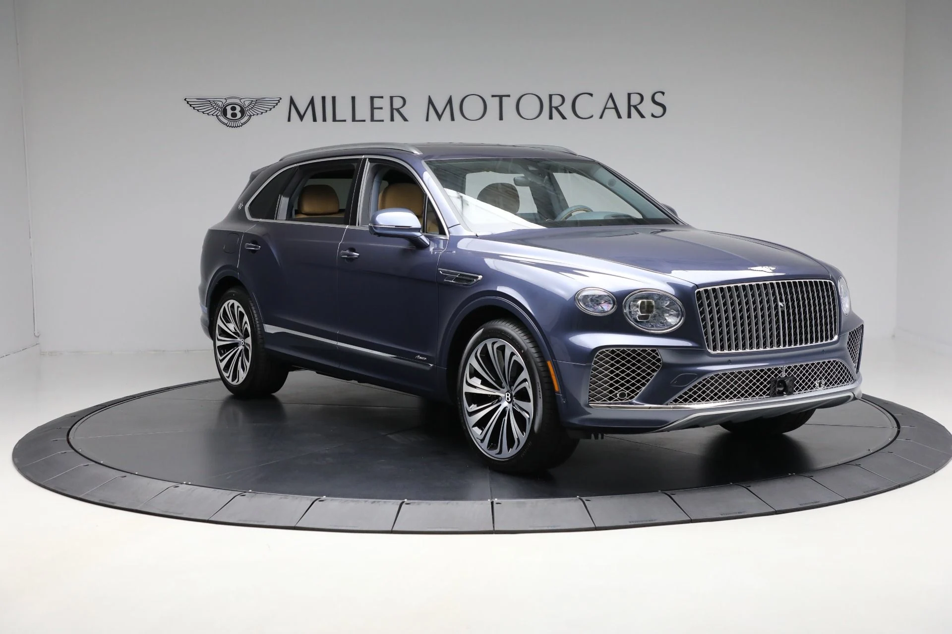 mph010_1211884602_New_2025_Bentley_Bentayga_EWB_Azure_V8_748130e3c3