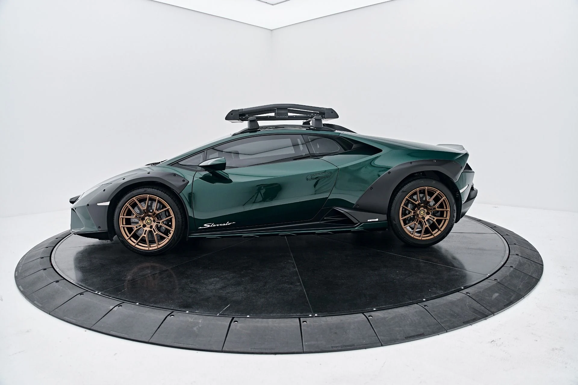 mph010_1217047485_Used_2024_Lamborghini_Huracan_Sterrato_Base_1790364964_3253531530