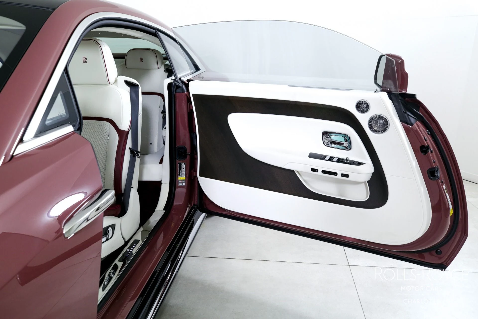 mph010_1218303664_Used_2024_Rolls_Royce_Spectre_1738086239_94ee085b4b