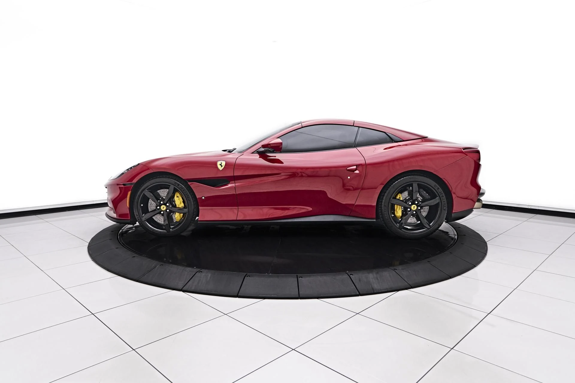 mph010_1228793123_Used_2022_Ferrari_Portofino_Base_1752263914_089c6f334f
