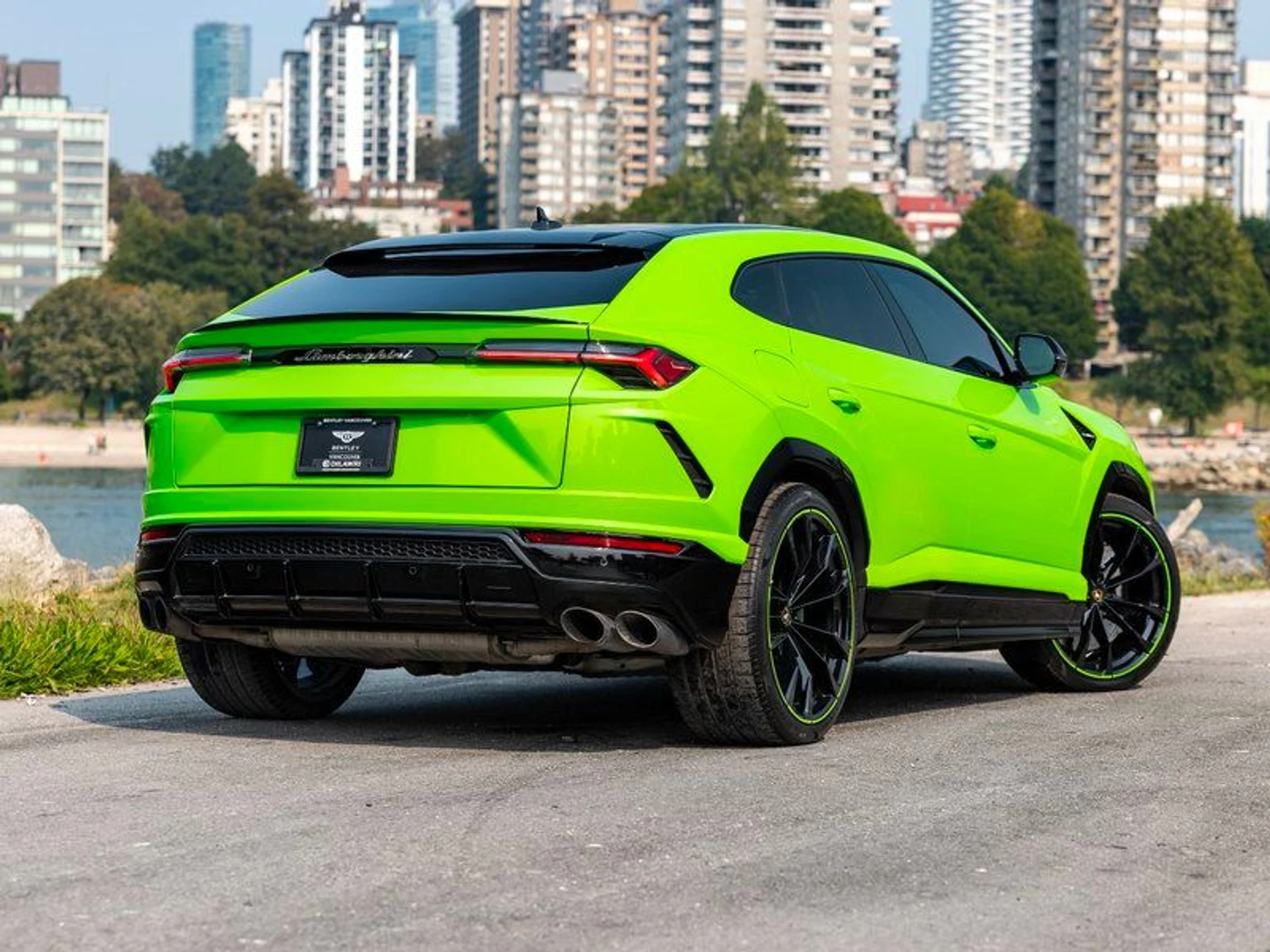 mph010_1231084504_36818667_02912_2021_lamborghini_urus_011_799daaf2b7