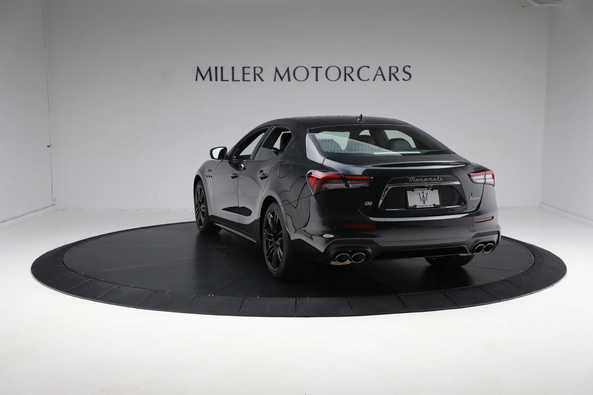 mph010_1231724809_Used_2024_Maserati_Ghibli_Modena_Ultima_Q4_1713534126_f8a7af7fbb