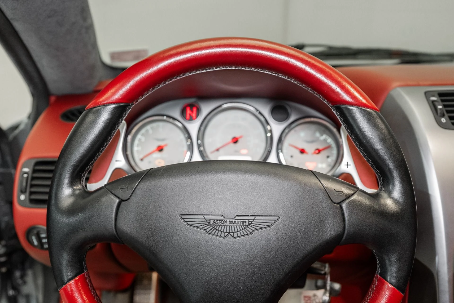 mph010_1231879745_Used_2002_Aston_Martin_Vanquish_V12_1750947116_56fc0f2f33