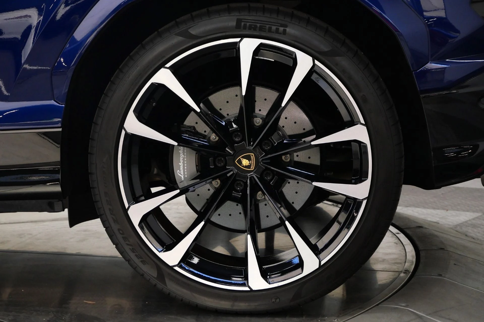 mph010_1235130291_Used_2022_Lamborghini_Urus_23_Inch_Wheels_Two_Tone_Interior_Bang_and_Olufsen_Audio_1775677581_04a59e9eeb