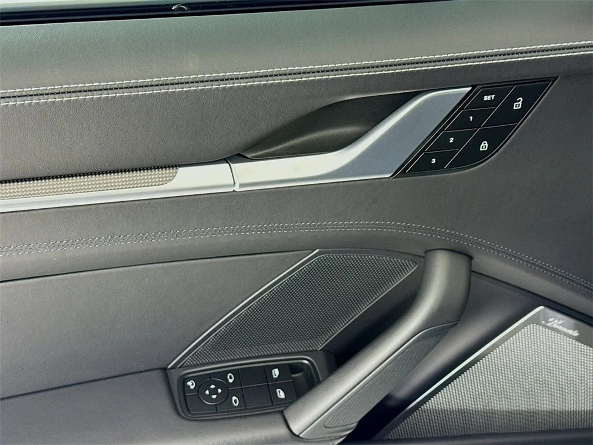 mph010_1235916932_c23d4c7af7ab4d366425b93fb18d4068x_83ffbf7347