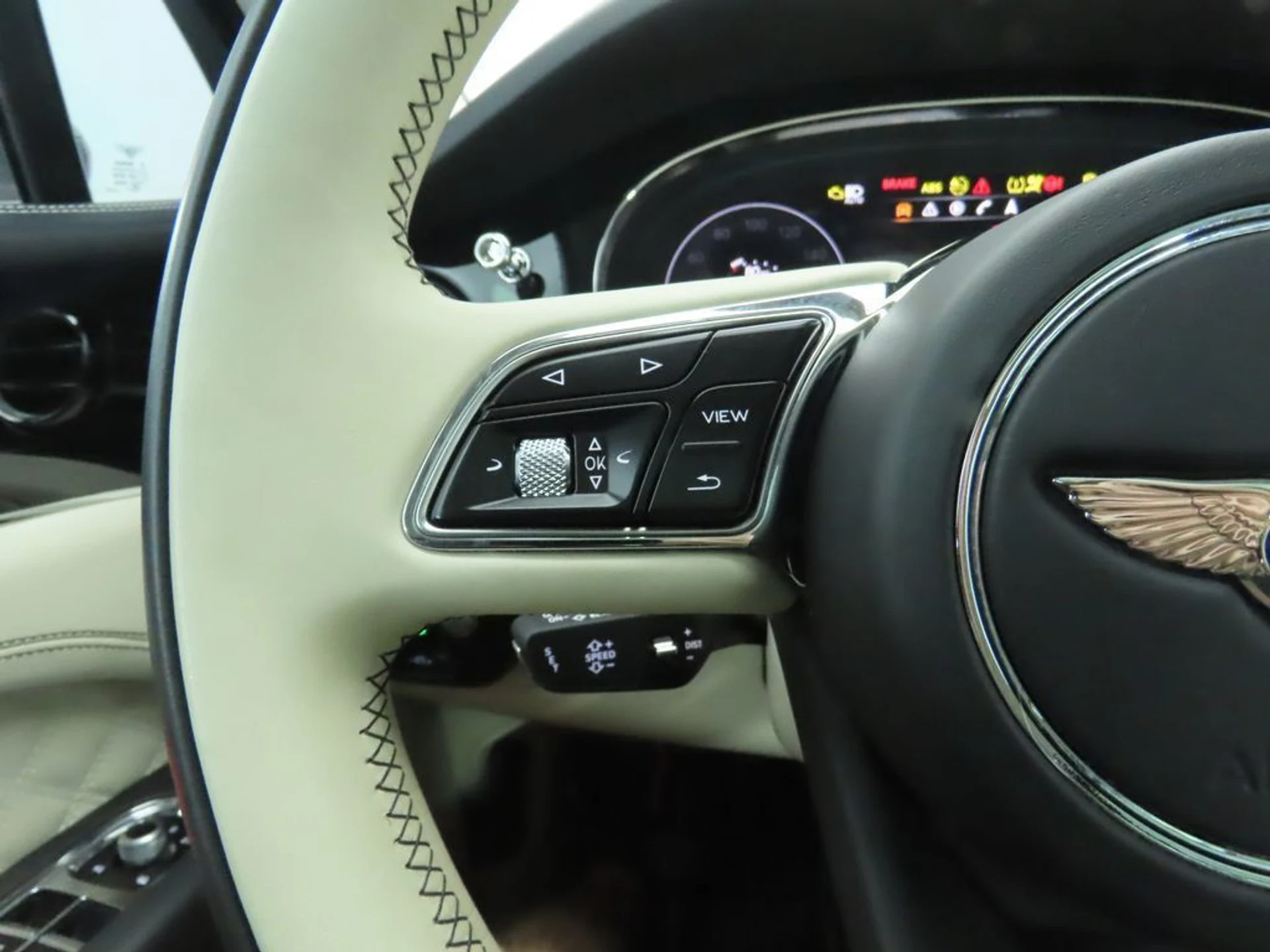 mph010_1239361326_used_2022_bentley_bentayga_v8awd_8119_22936219_11_1024_e0ad479f6f