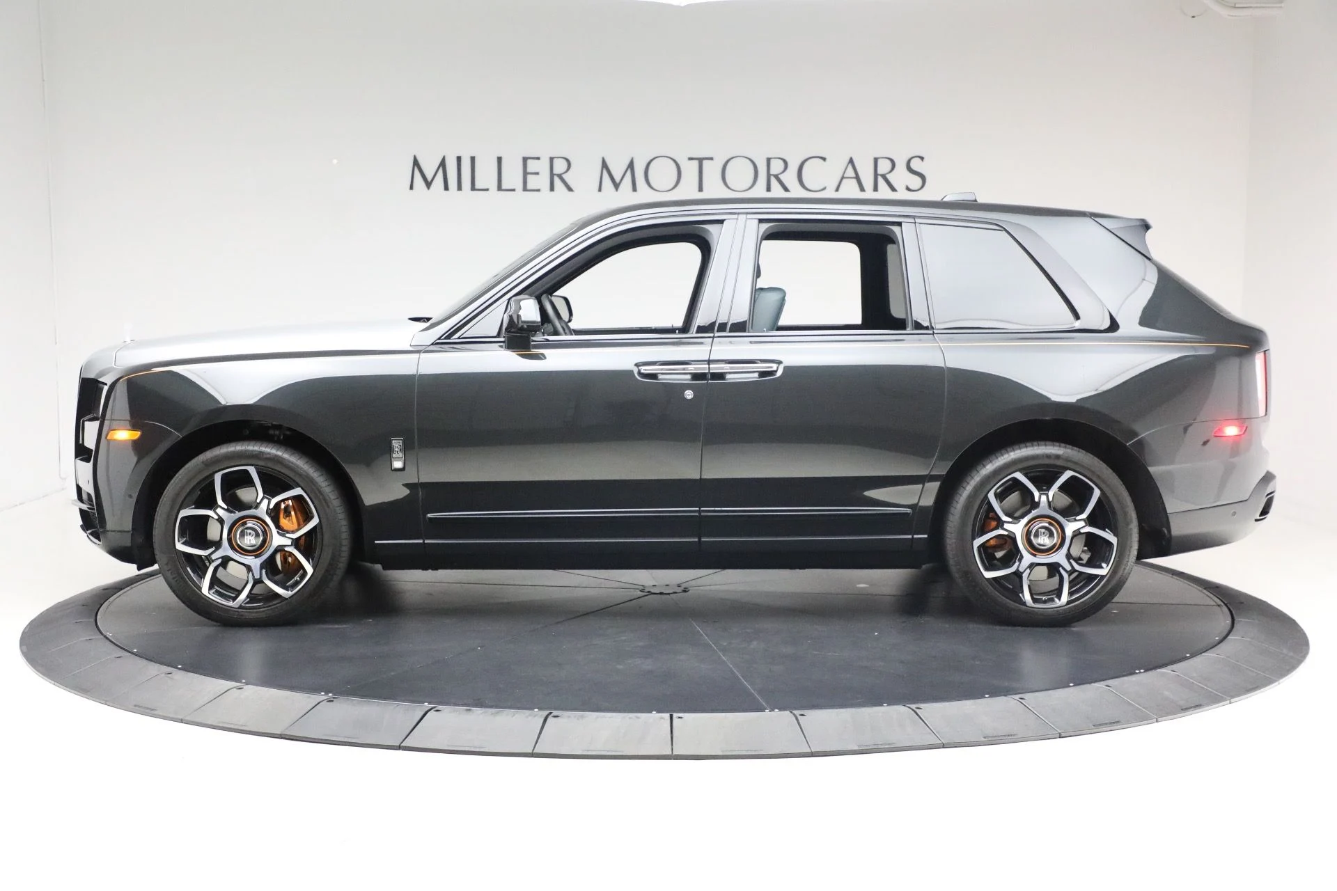 mph010_1241374777_Used_2024_Rolls_Royce_Black_Badge_Cullinan_7a3df00a00