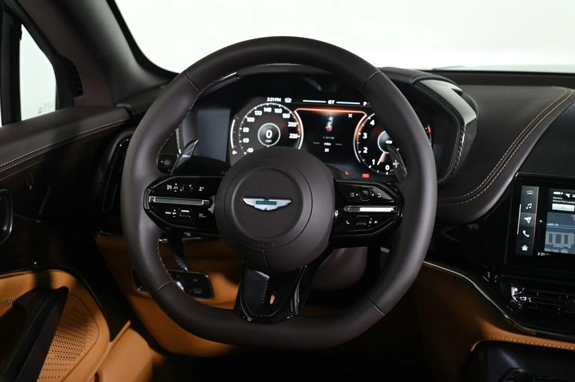 mph010_1243769961_new_2026_aston_martin_dbx_707awd_11350_22961642_10_1024_1d6ab5c350