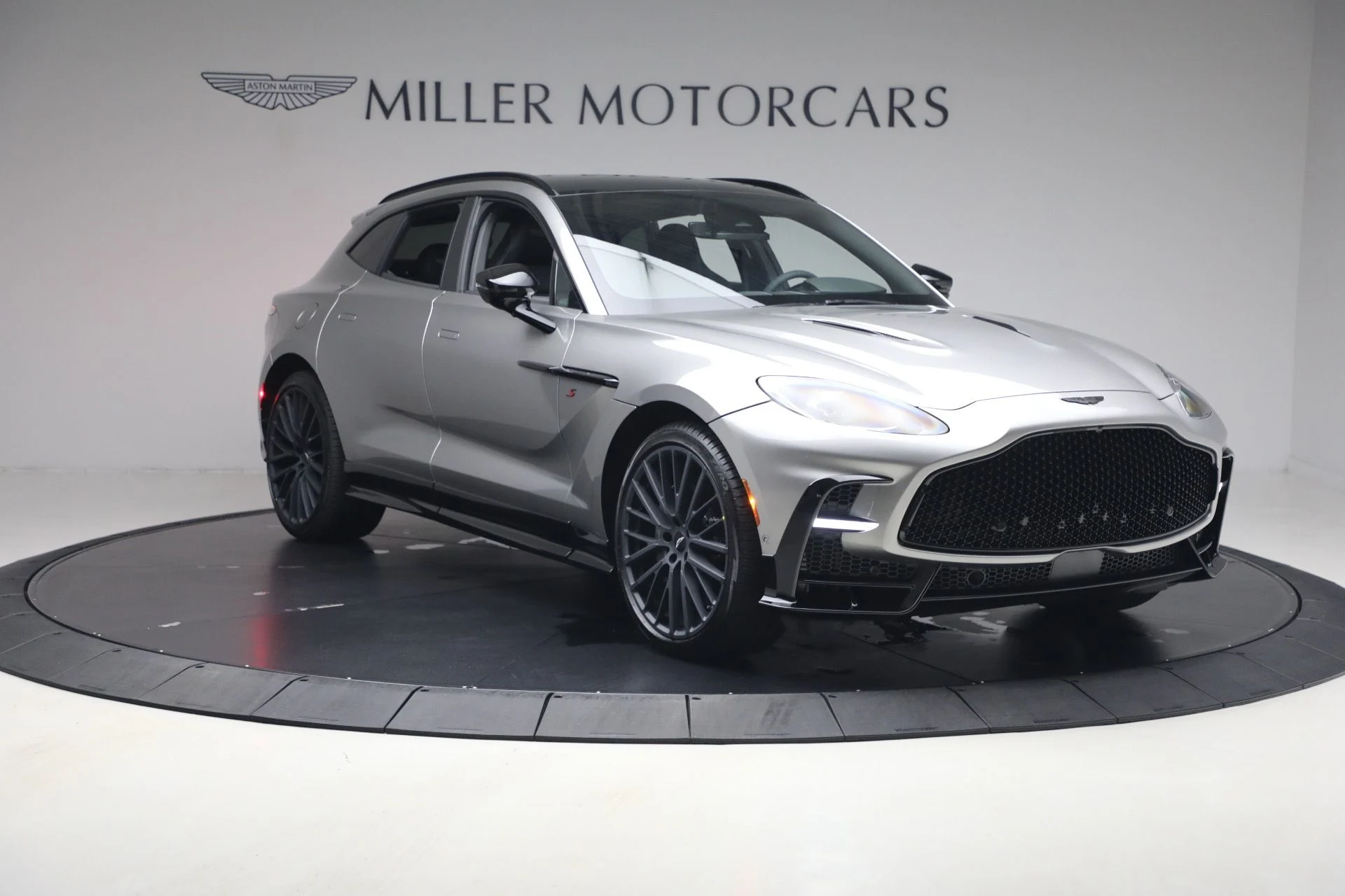 mph010_1245695915_New_2026_Aston_Martin_DBX_S_1779192385_9aaf3142a7