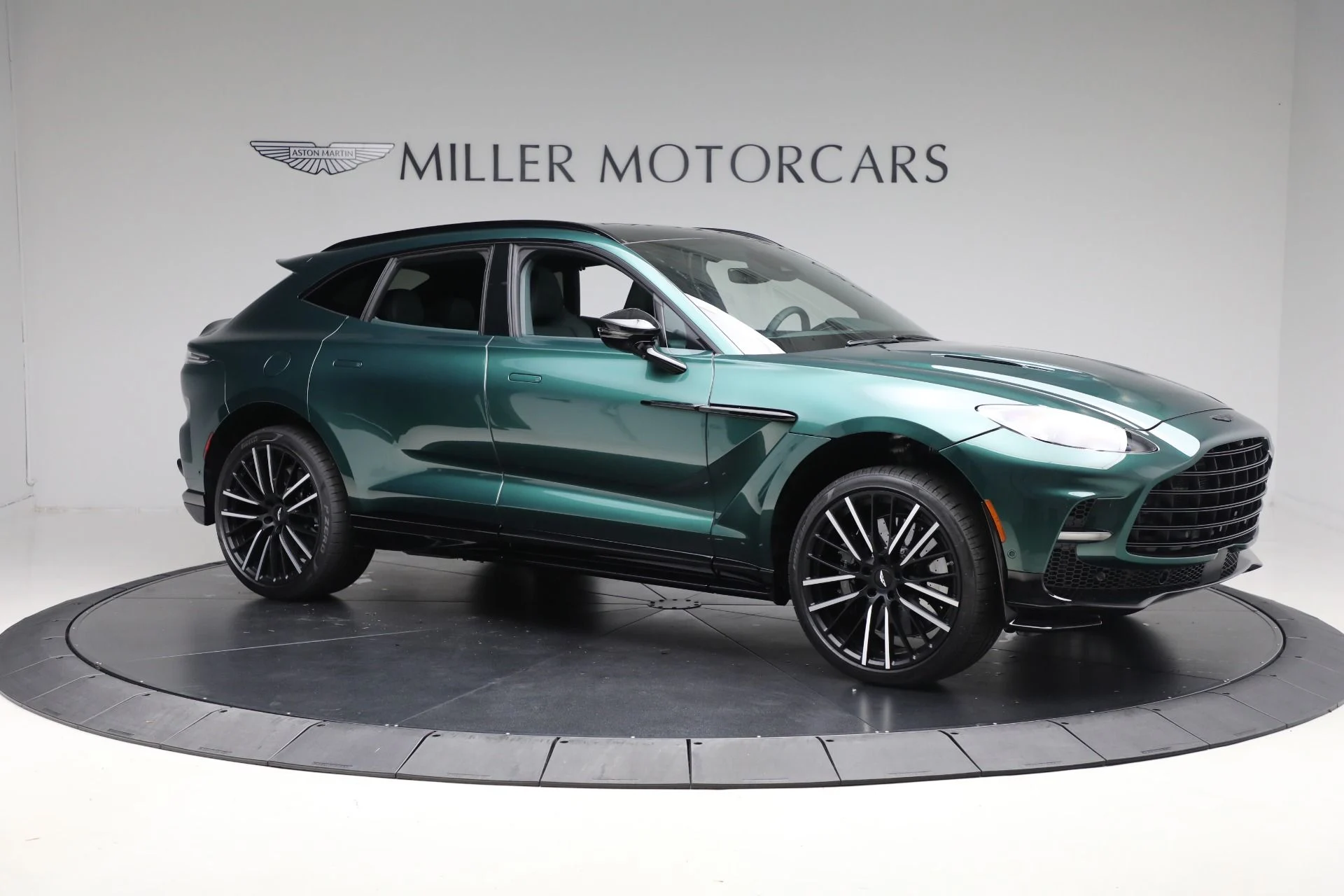 mph010_1251368320_New_2025_Aston_Martin_DBX_707_530834362f