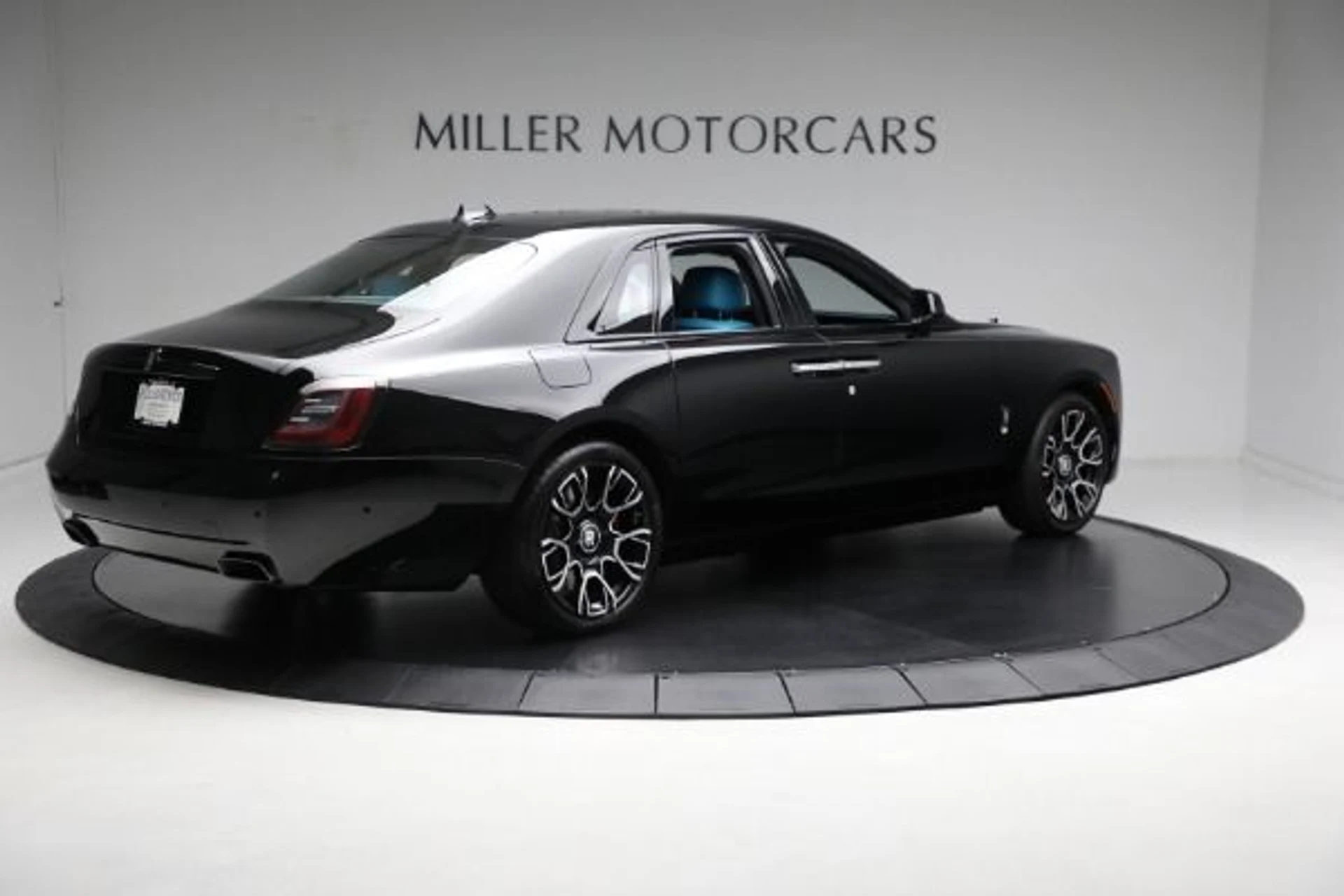 mph010_1252875548_Used_2024_Rolls_Royce_Black_Badge_Ghost_f6bc95cc00