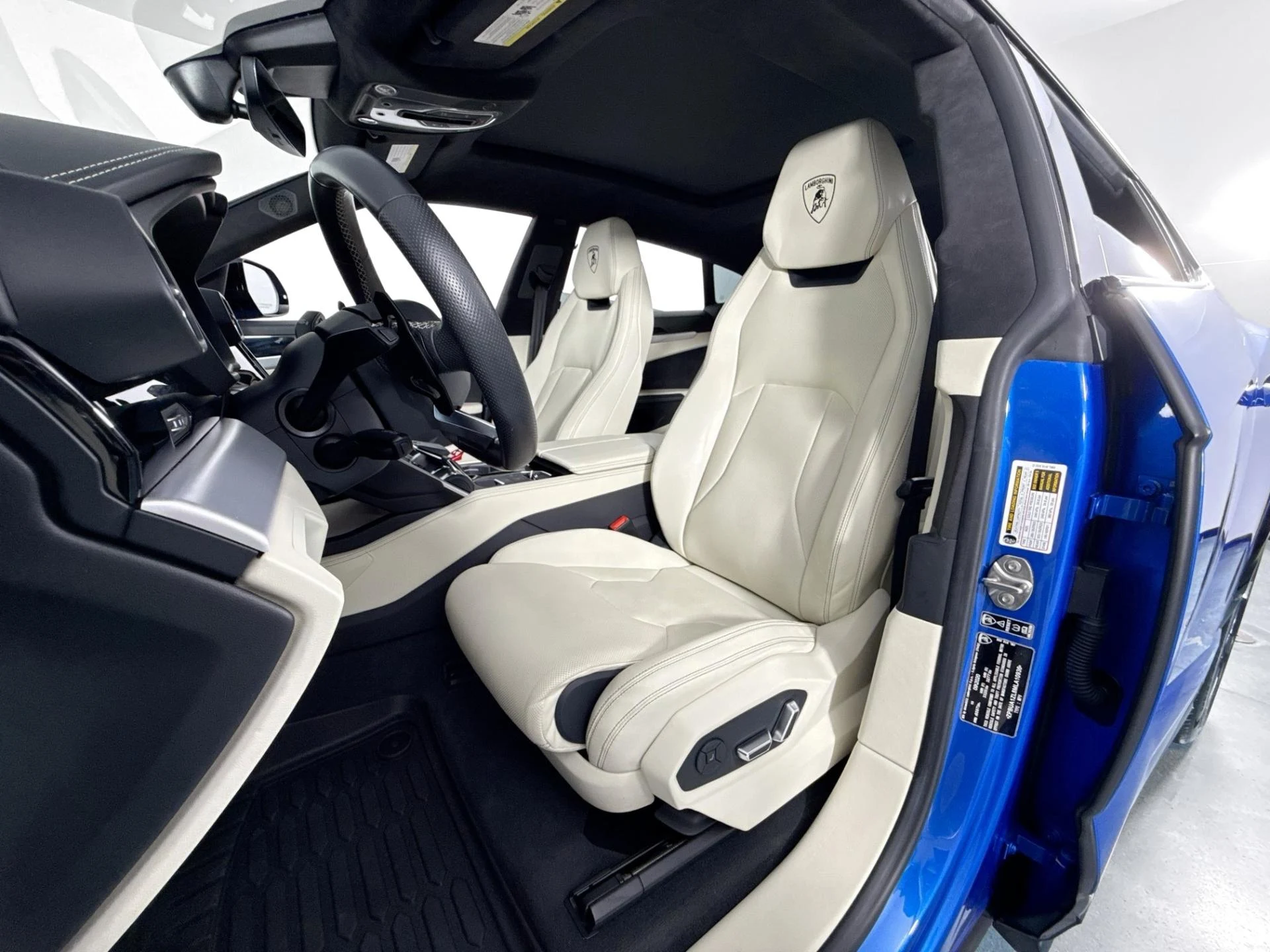 mph010_1254683639_Used_2021_Lamborghini_Urus_1783027559_85876d82f3