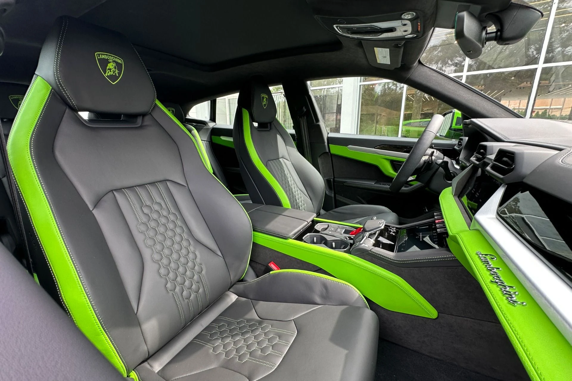 mph010_1256135795_New_2026_Lamborghini_Urus_SE_1788785792_104c35b38d