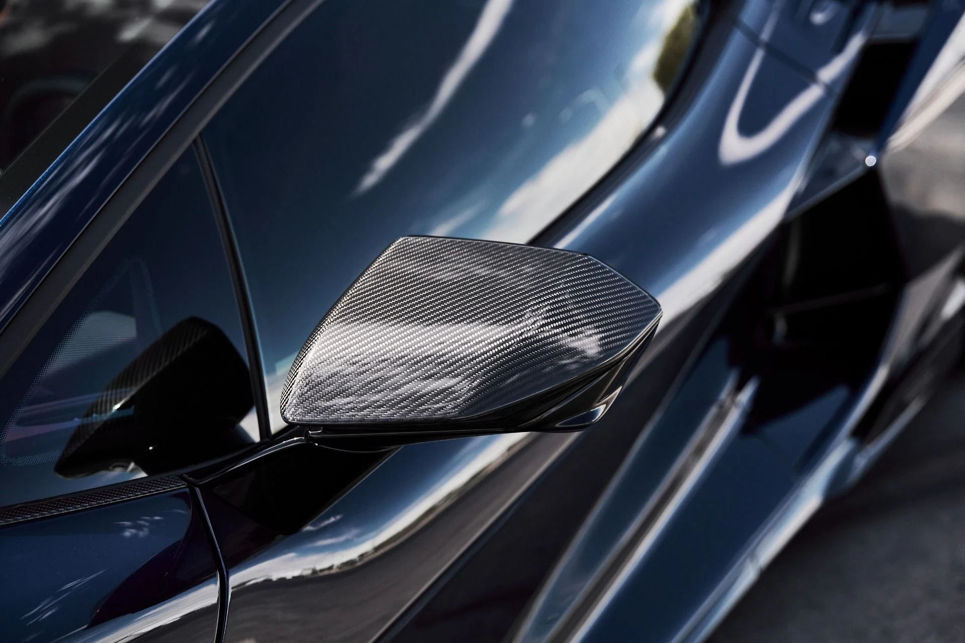 mph010_125852153_Used_2025_Lamborghini_Revuelto_Base_1777078060_a119bbcb85