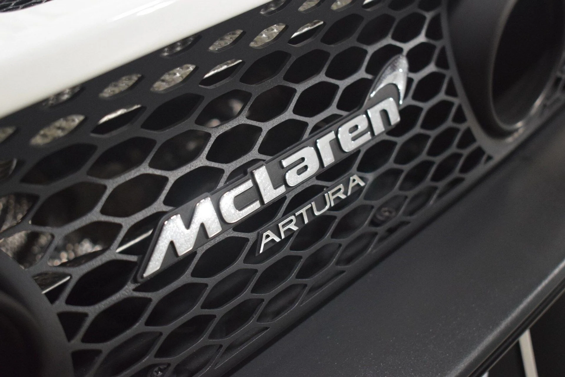 mph010_125892554_aef22fd9695c3b4990ef2f1a3b5d3236x_4a74238cca