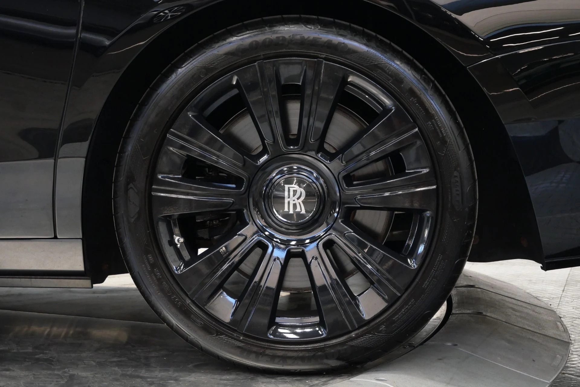 mph010_1259594506_Used_2022_Rolls_Royce_Ghost_1773938186_7d83daff08