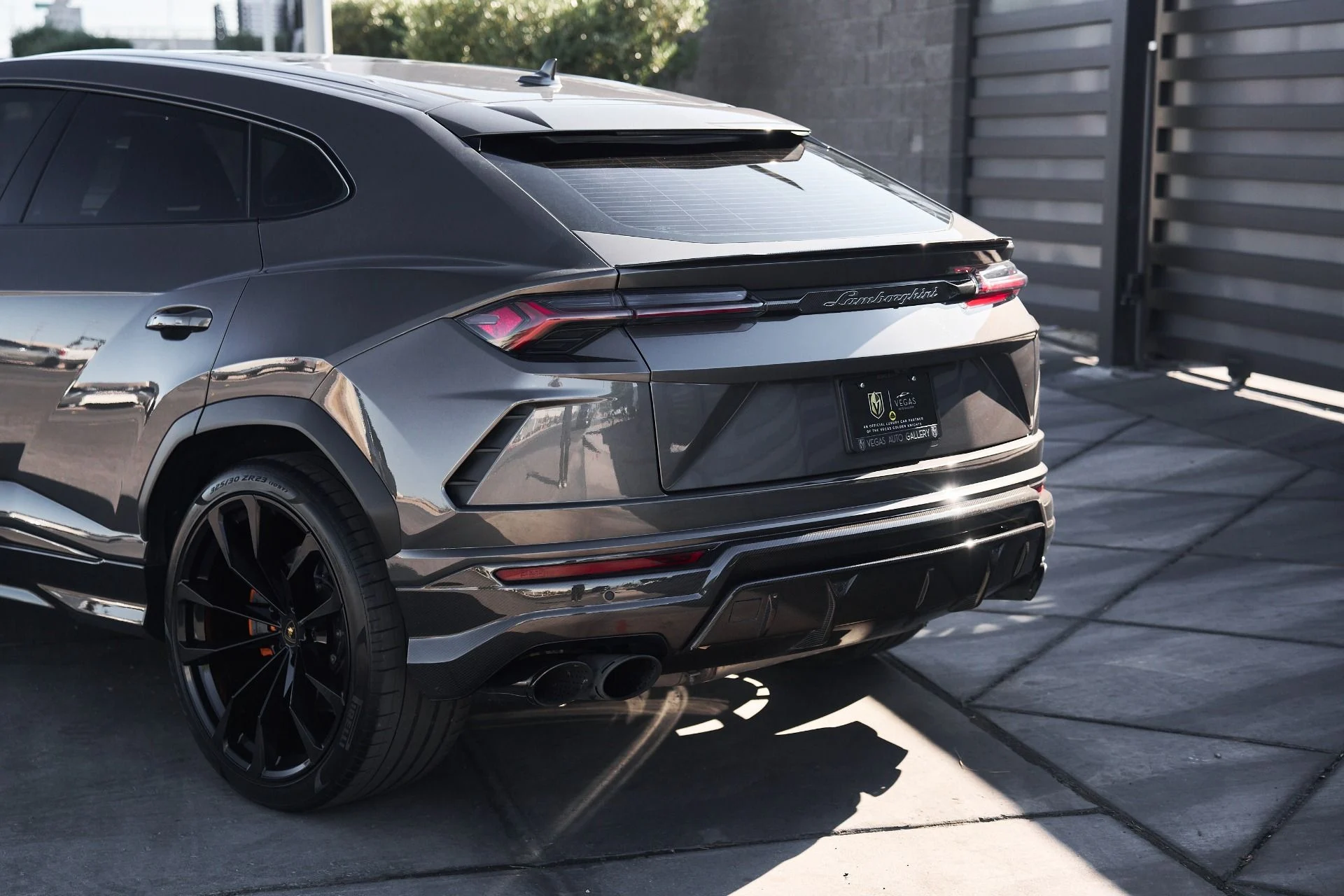 mph010_1265139085_Used_2022_Lamborghini_Urus_Base_1759562021_2ac035aef5