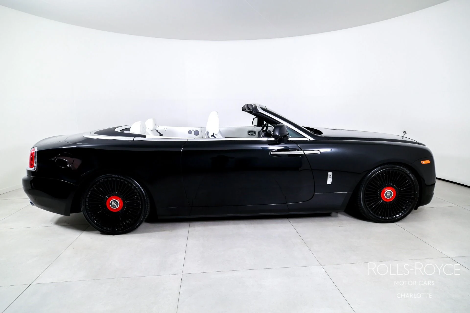 mph010_1270500112_Used_2017_Rolls_Royce_Dawn_1781216555_c0f032bedd