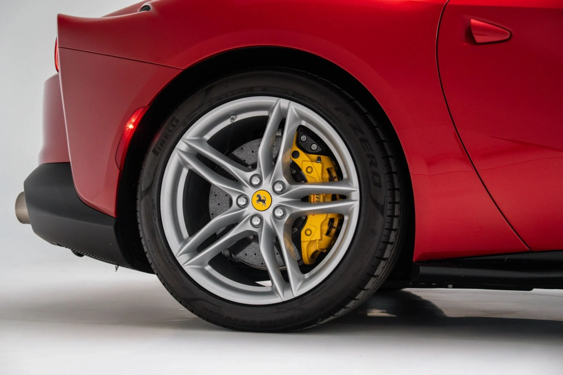 mph010_1272805686_Used_2019_Ferrari_812_Superfast_1774387526_4675e0b959