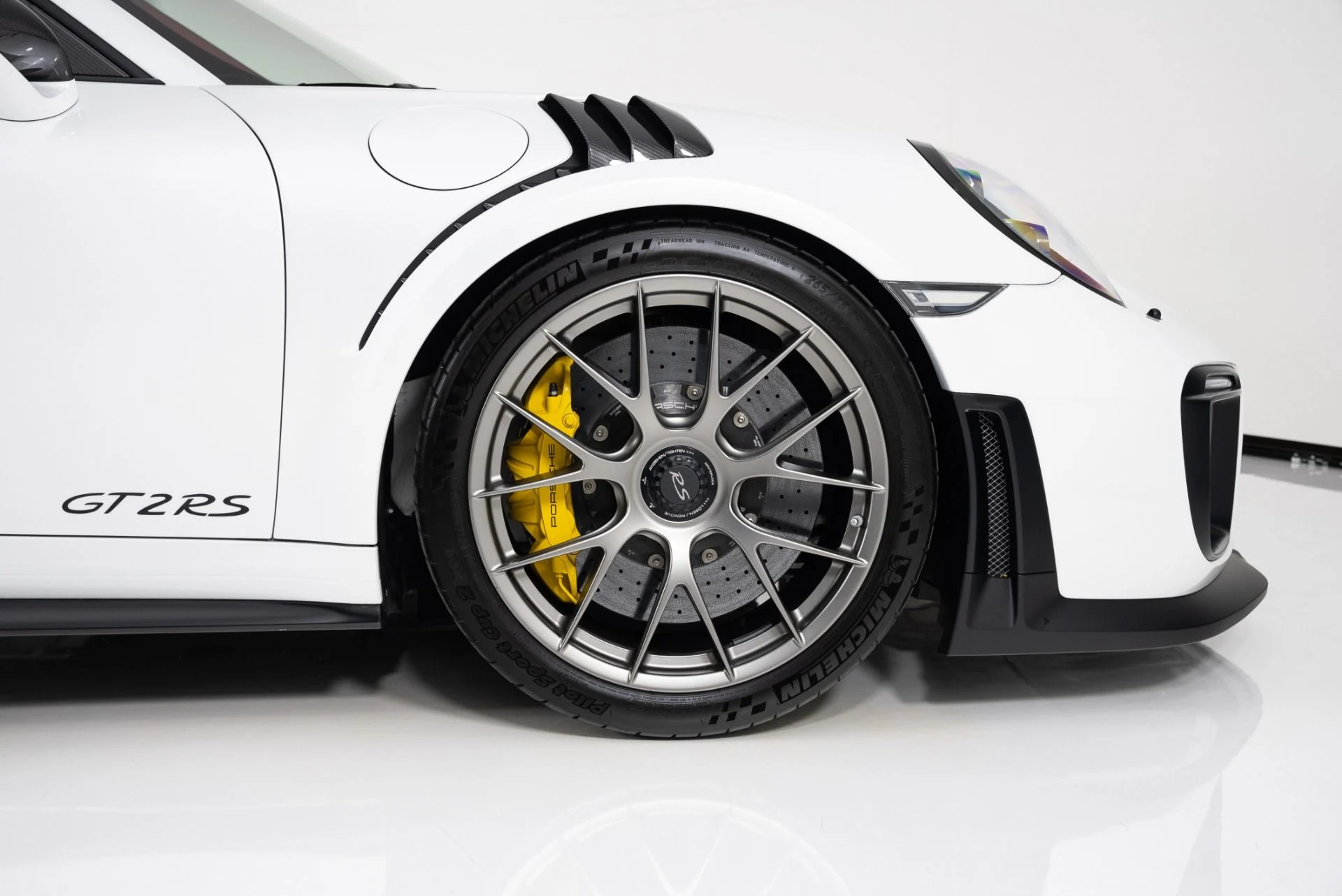 mph010_1282654960_Used_2018_Porsche_911_GT_2_RS_1755537999_5ba03b096d