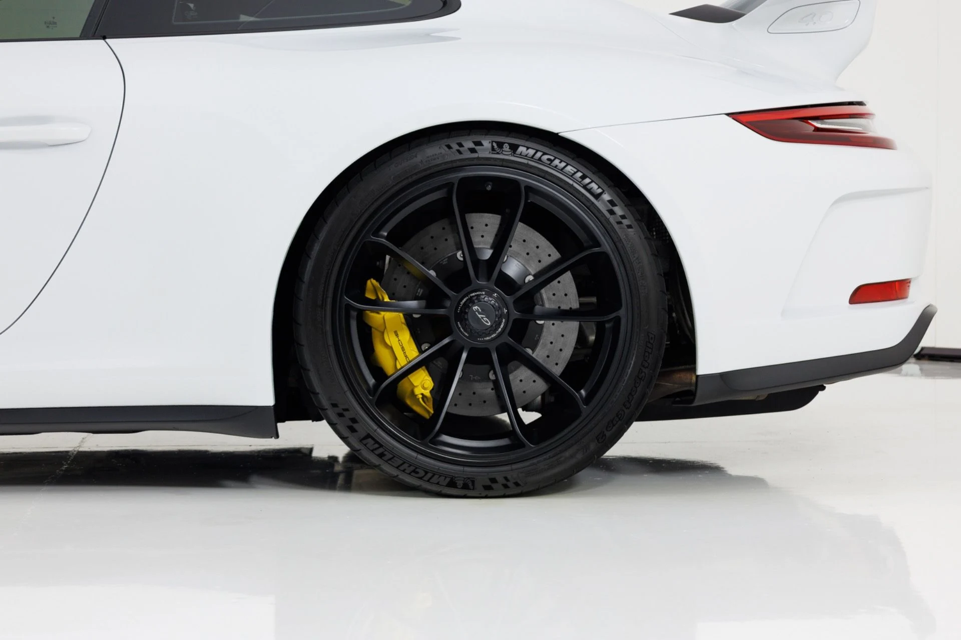 mph010_1286553685_Used_2018_Porsche_911_GT_3_1782317493_23d9e898e4